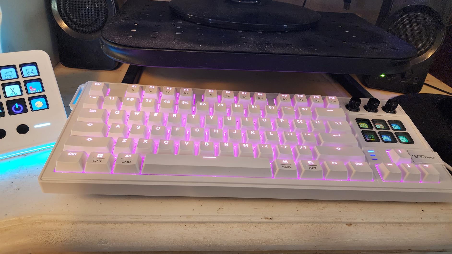 K1 Pro Macro Keyboard, Wired Only Full-Key Programmable On-Board Keypad, Custom Gaming Streaming Mechanical Keyboards with Screen & Knob, Gasket, RGB Backlit, Hot Swappable Shortcut Pad customer photo 1