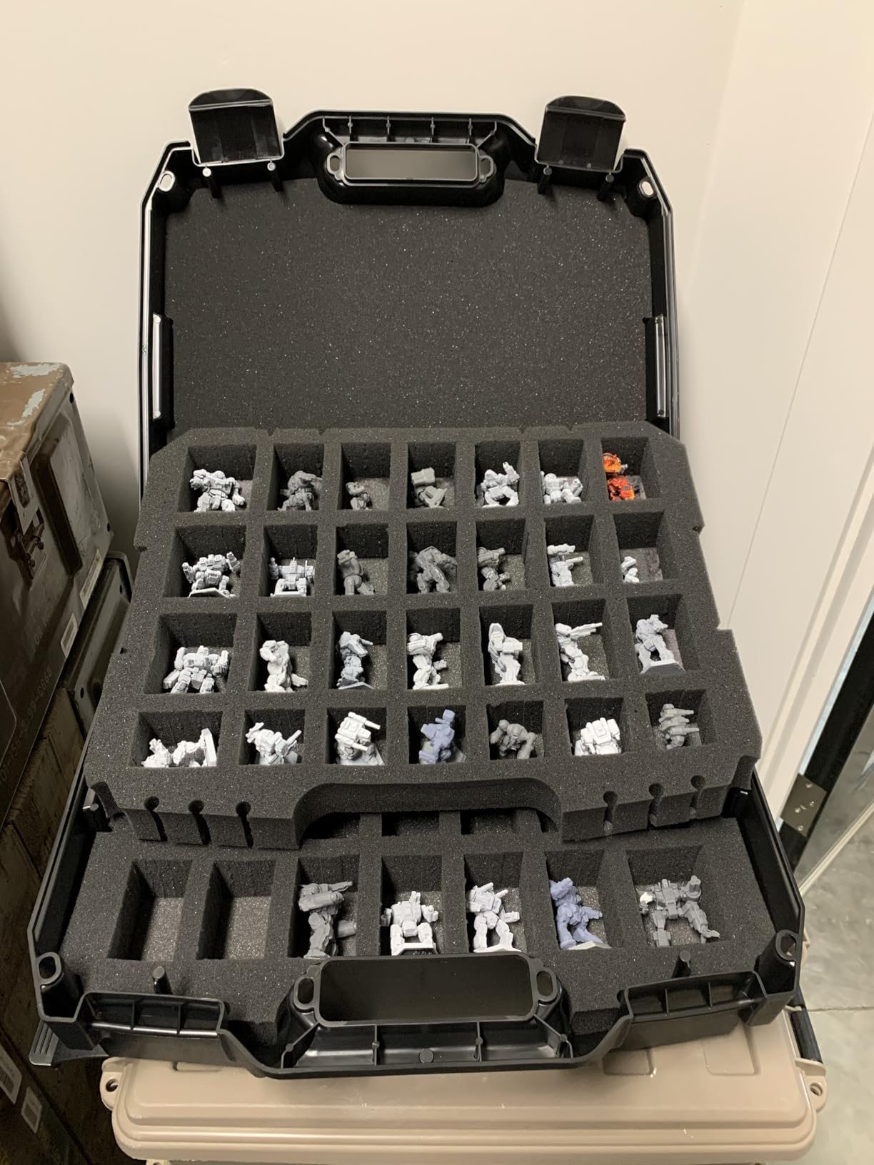 CASEMATIX Miniature Storage Case with Hard Shell & Customizable Foam - Travel Case Compatible with Warhammer 40K, DND, RPG Miniatures customer photo 1