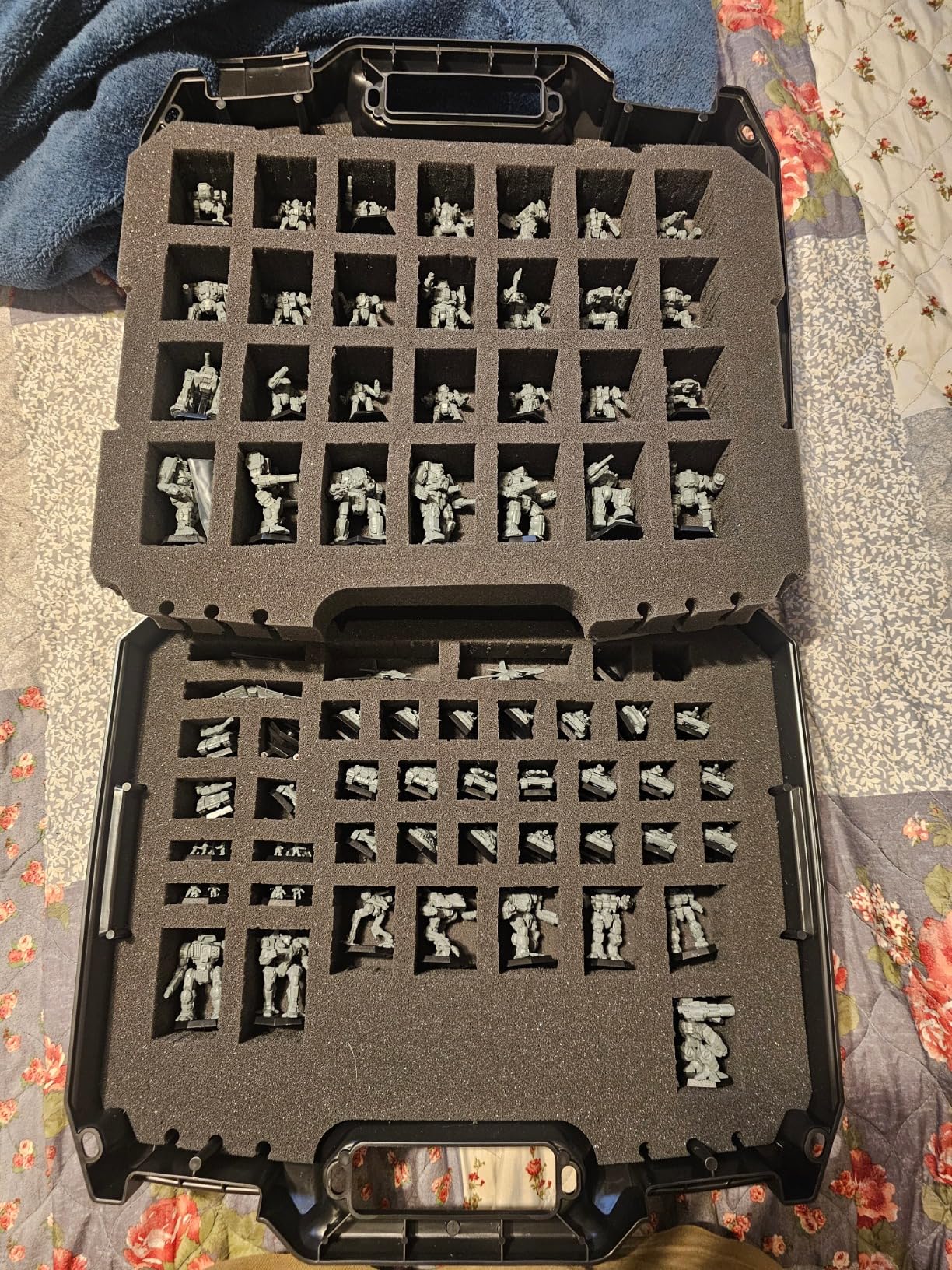 CASEMATIX Miniature Storage Case with Hard Shell & Customizable Foam - Travel Case Compatible with Warhammer 40K, DND, RPG Miniatures customer photo 2