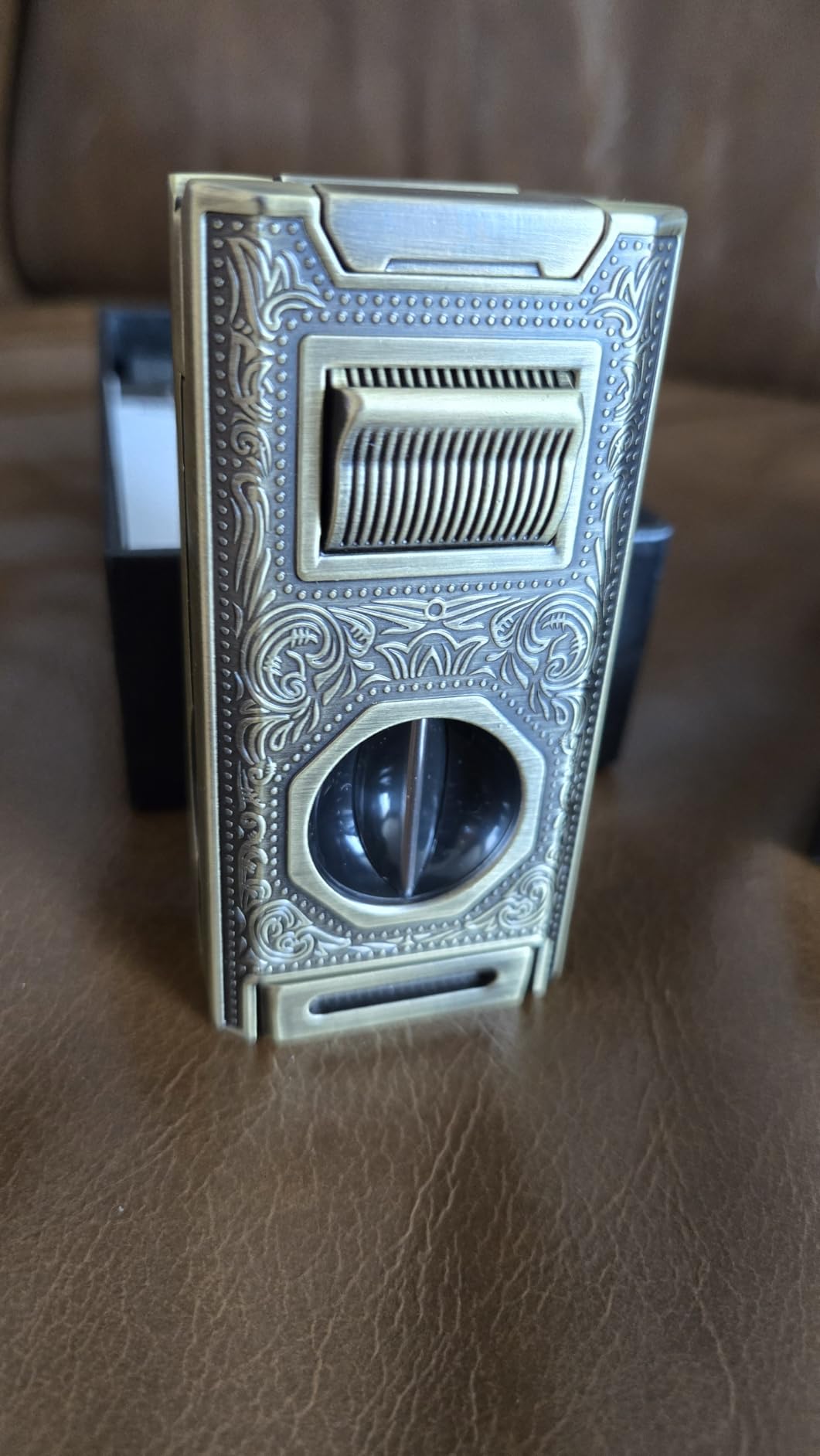 Cigar Lighter, Triple Jet Torch 6-in-1 Windproof Butane Lighter with V-Cutter, Straight Cutter, Cigar Holder, Draw Enhancer and Twin Nubber Cigar Accessory for Smoking in Gift Box customer photo 1