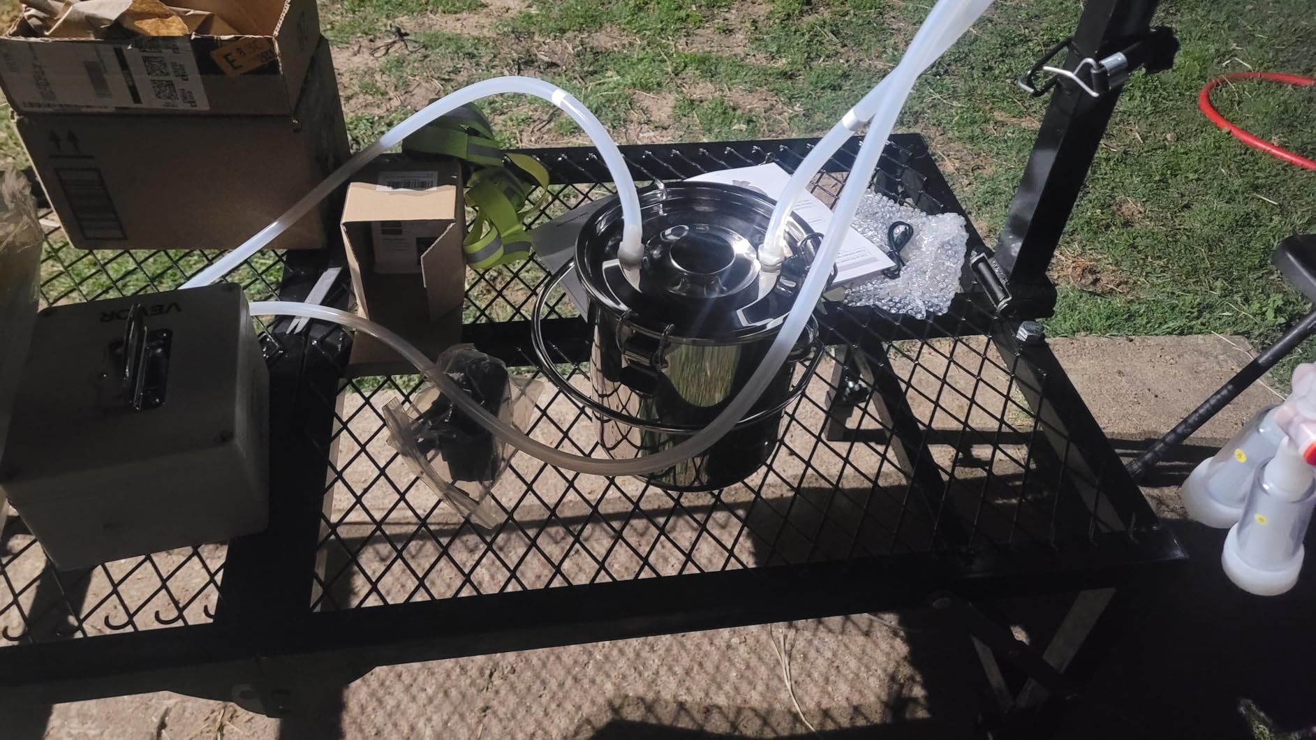 VEVOR Goat Milking Machine, 0.8 Gal / 3 L Food-Grade Stainless Steel Bucket, with 5200 mAh Rechargeable Battery, 2 Teat Cups, Cordless Portable Pulsation Vacuum Electric Milking Machine for Goats Only customer photo 2