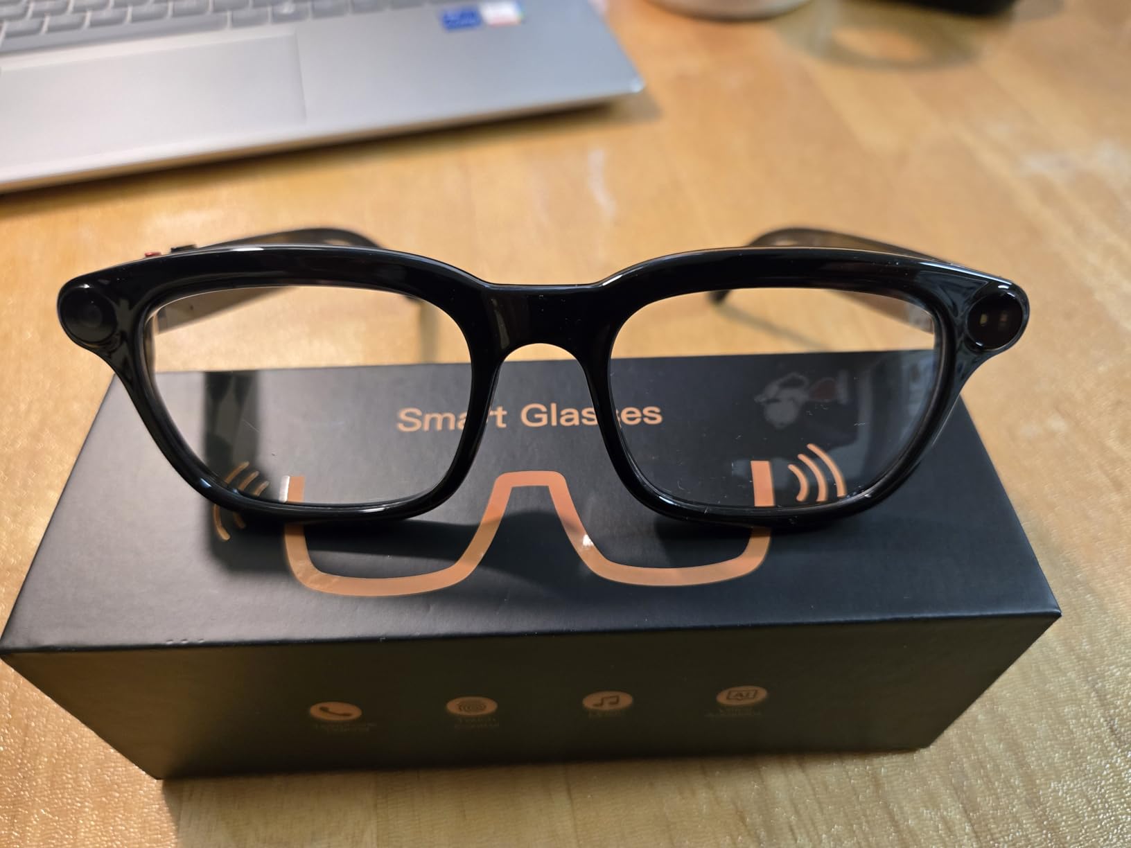 AI Smart Glasses with 8MP Camera, 4K Video, Photo Capture, Real-Time Translation, Recording, AI Assistant, Open-Ear Audio, Bluetooth, Object Recognition, Replaceable Sunglasses Lenses for Men Women customer photo 1