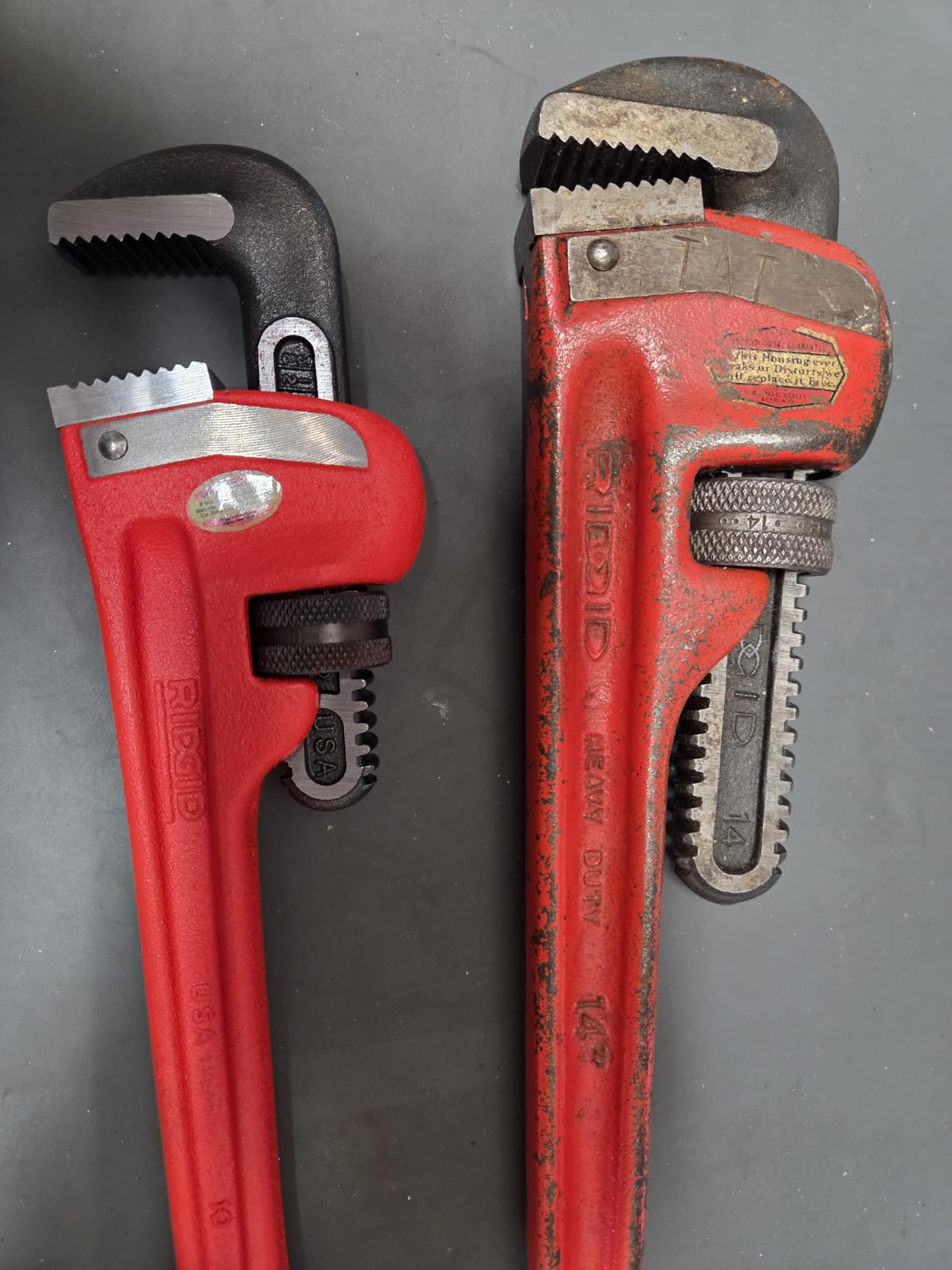 RIDGID 31010 Model 10 Heavy-Duty Straight Pipe Wrench, 10-inch Plumbing Wrench, Red, Black, 250mm (10in) customer photo 1