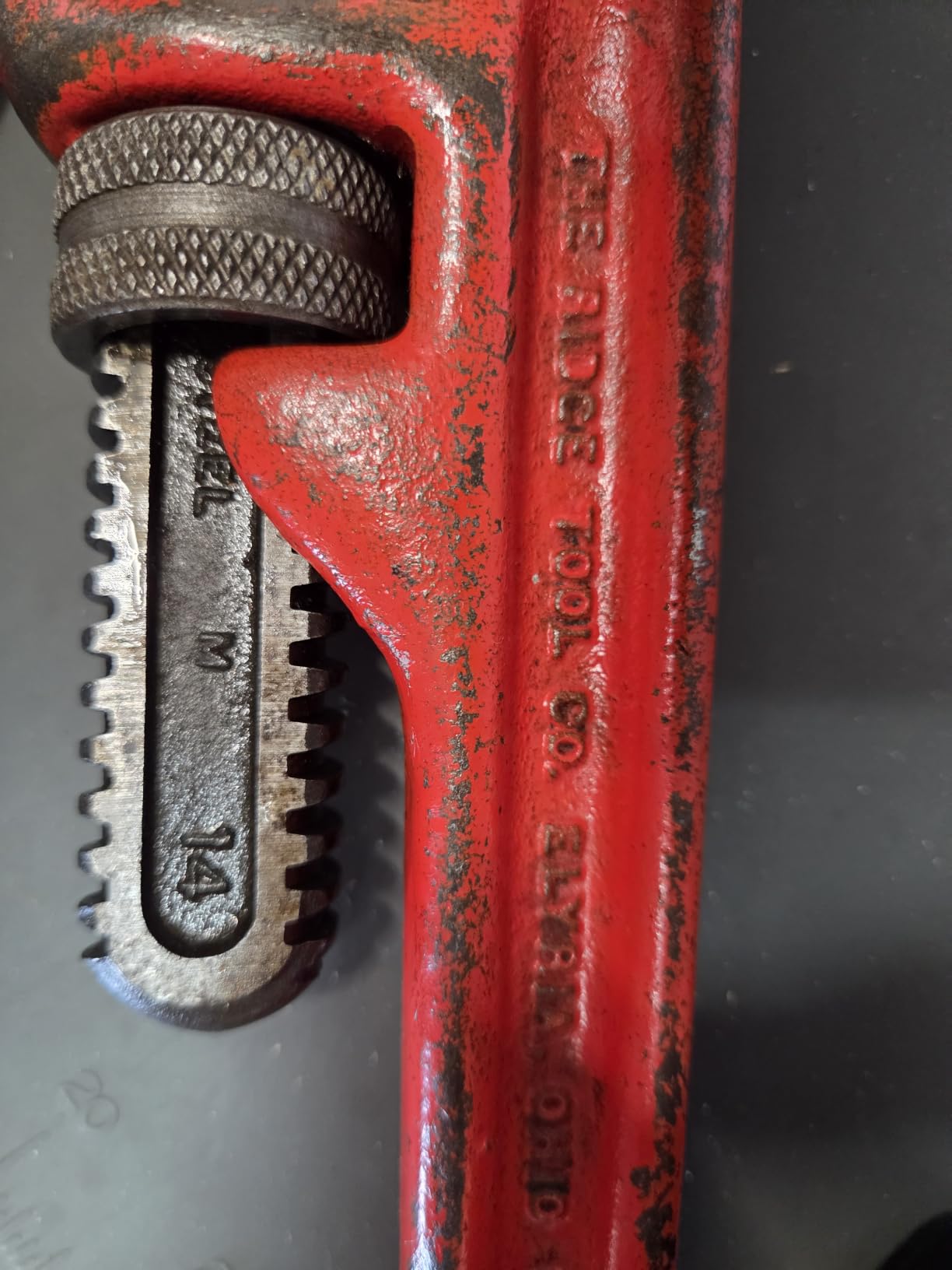 RIDGID 31010 Model 10 Heavy-Duty Straight Pipe Wrench, 10-inch Plumbing Wrench, Red, Black, 250mm (10in) customer photo 2