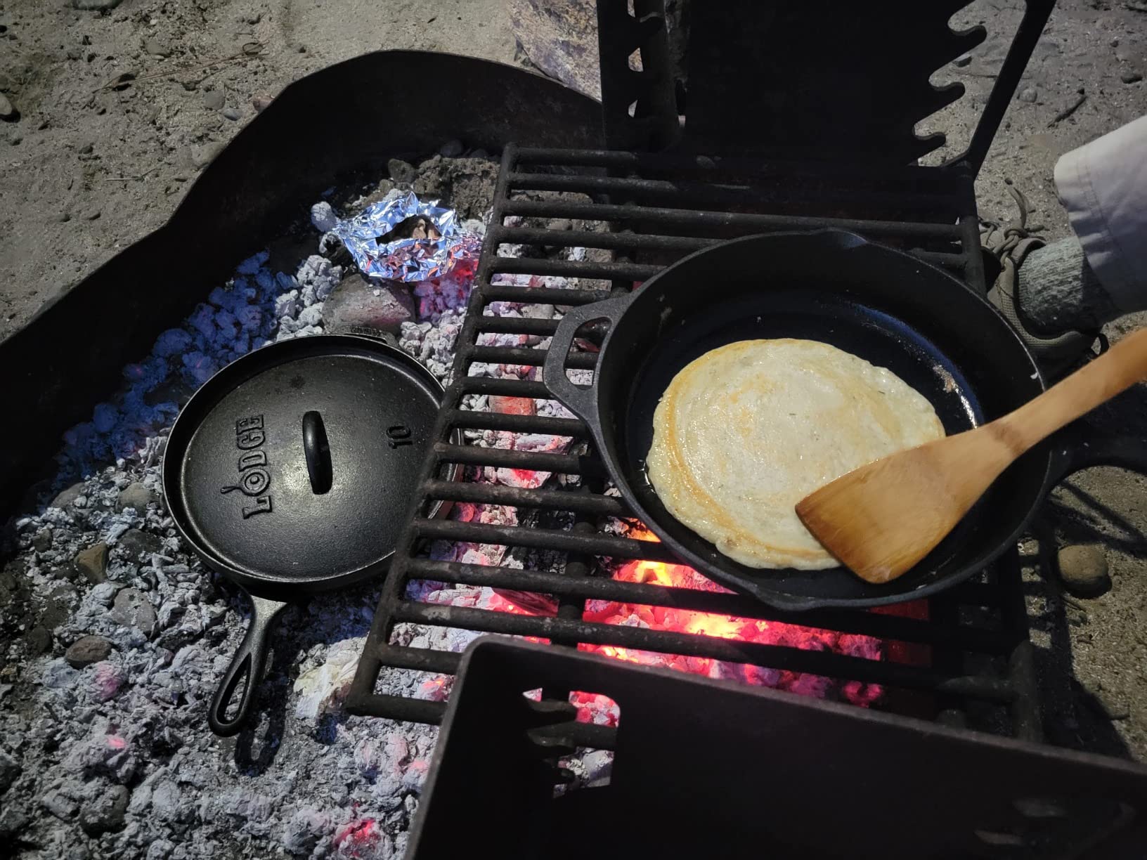 Lodge Seasoned Cast Iron Camp Dutch Oven with Lid - 8 Quart - Dual Handles - Seasoned Cast Iron Cookware with Steel Handle & Strong Lid for Heavy-Duty Camping Cookware | camping-kitchen-equipment customer photo 1