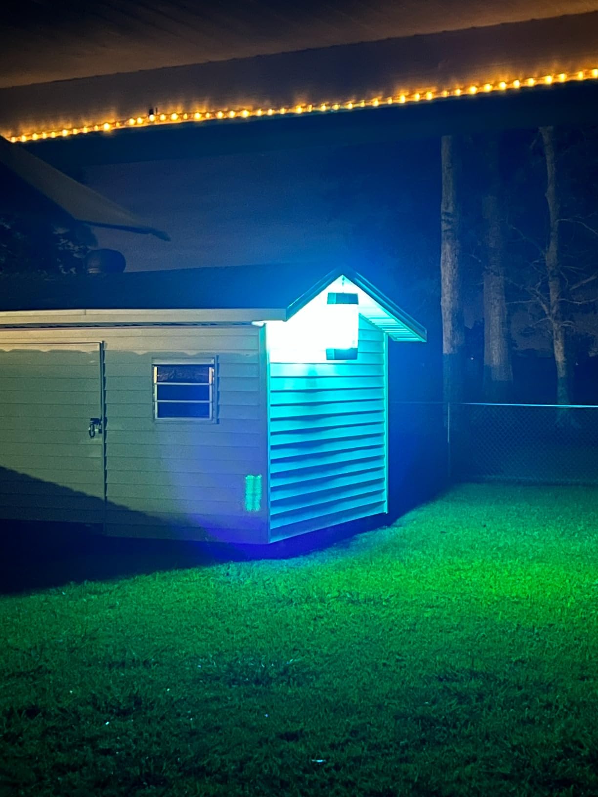 Flowtron Indoor/Outdoor Fly Control, 2000 sq.ft Indoor & 2 Acre Outdoor Insect Control with Dual Lure Method, 120W UV Light & Fly Sex Lure/Octenol for Flies and Mosquitoes, UL Certified customer photo 1