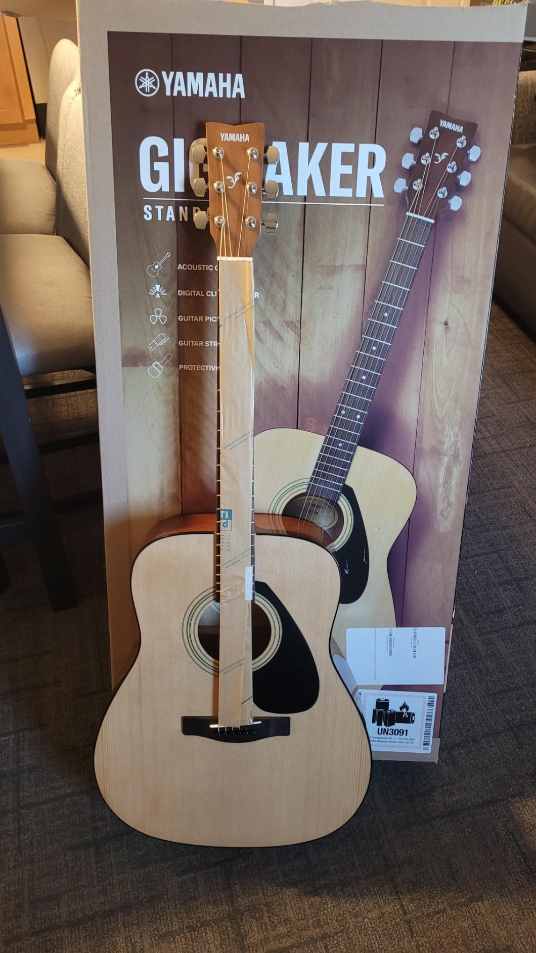 Yamaha GigMaker Standard Acoustic Guitar Package with Gig Bag, Tuner, Strap and Picks - Natural customer photo 2