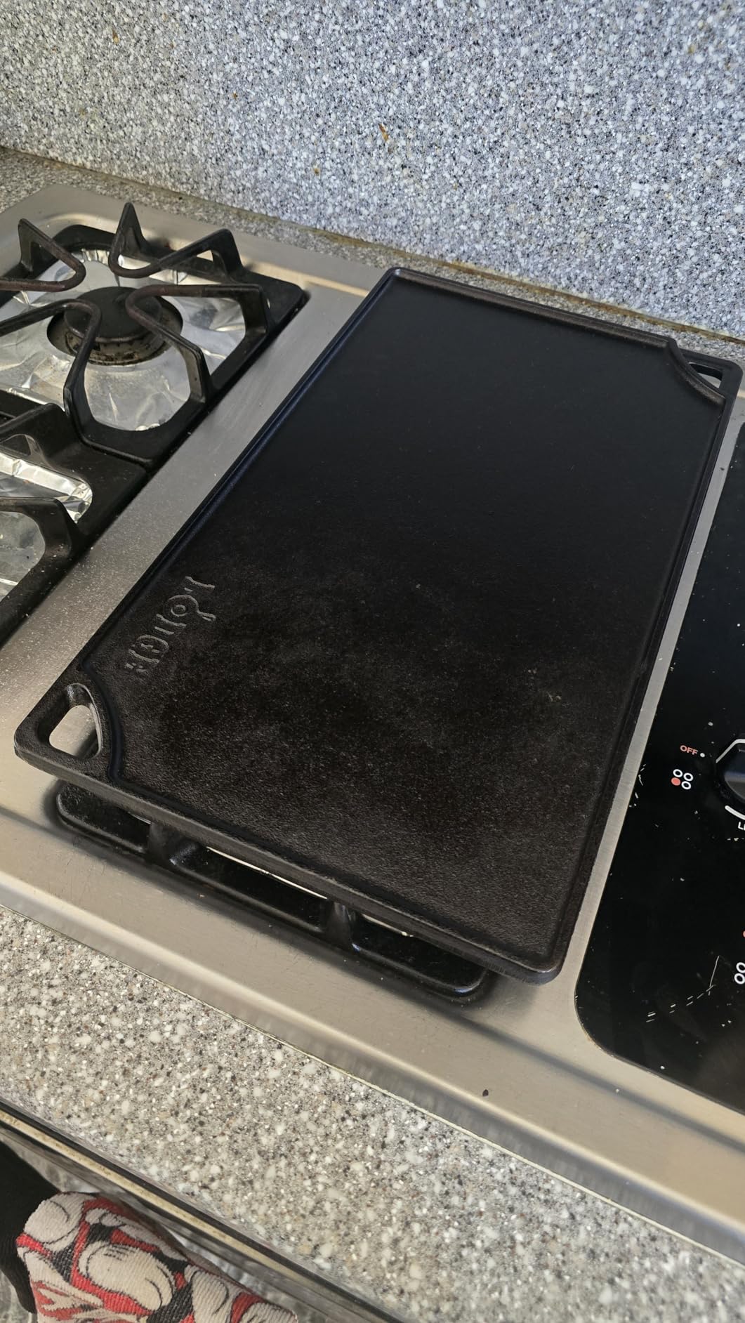 Lodge Reversible Cast Iron Grill/Griddle Pan 16.75 x 9.5 - Pre-Seasoned Dual-Sided Double Burner for BBQ, Eggs, Pancakes, Burgers customer photo 1