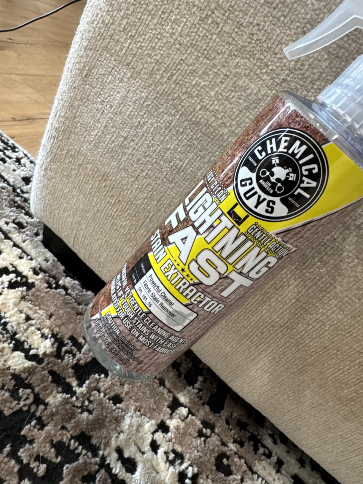 Chemical Guys Lightning Fast Carpet and Upholstery Stain Extractor - Carpet Cleaner for Fabric, Upholstery, Cars, Home, Office, Furniture, Fresh Scent - 16 oz customer photo 2