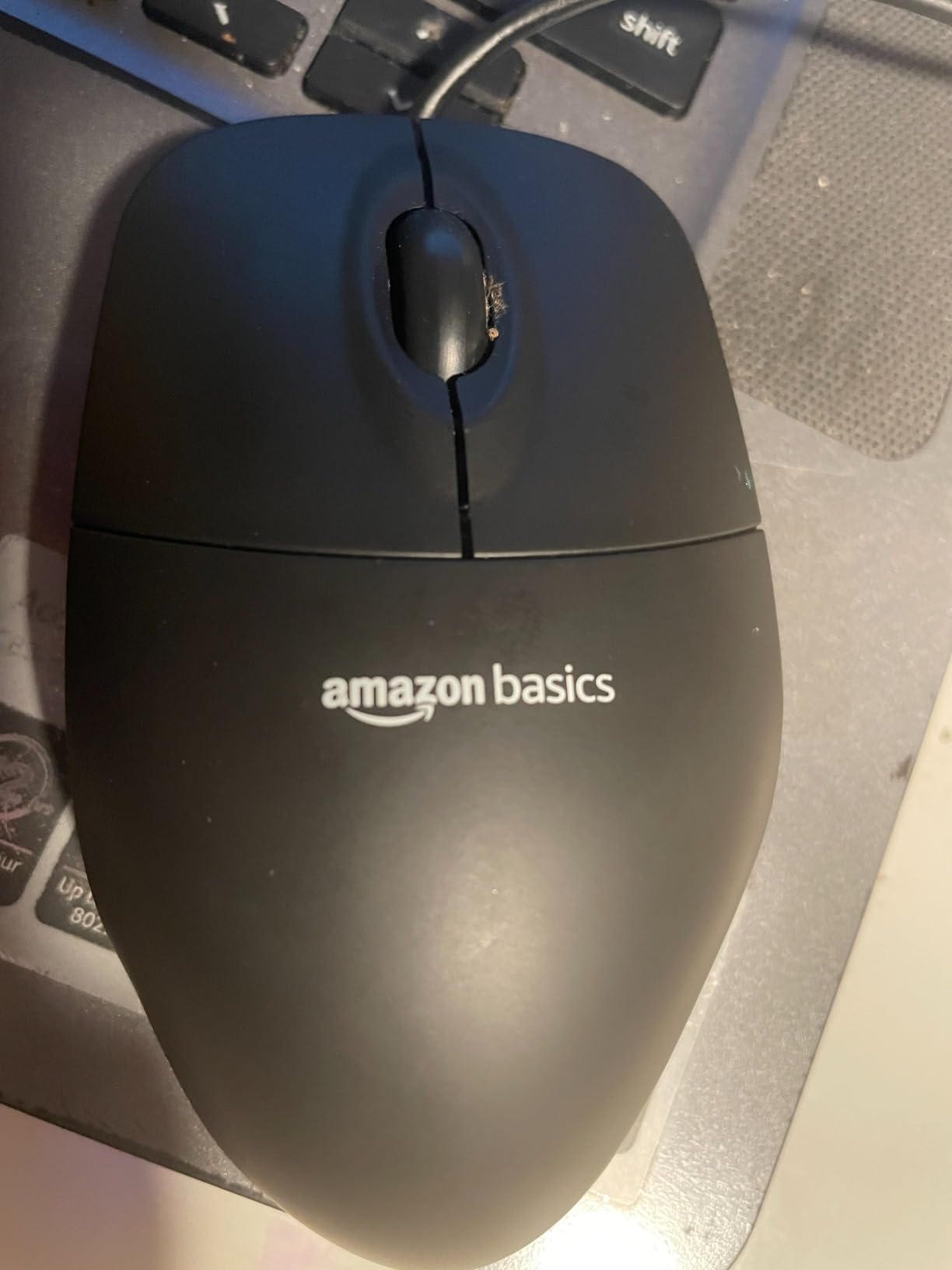 Amazon Basics 3-Button USB Wired Mouse with Responsive Tracking, Plug & Play, Compatible with Windows and Mac, Black customer photo 2