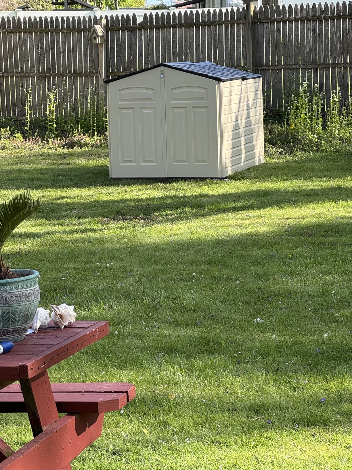 Rubbermaid Slide-Lid Resin Outdoor Storage Shed (5 x 6.5 Ft),Weather Resistant, Beige/Brown customer photo 1