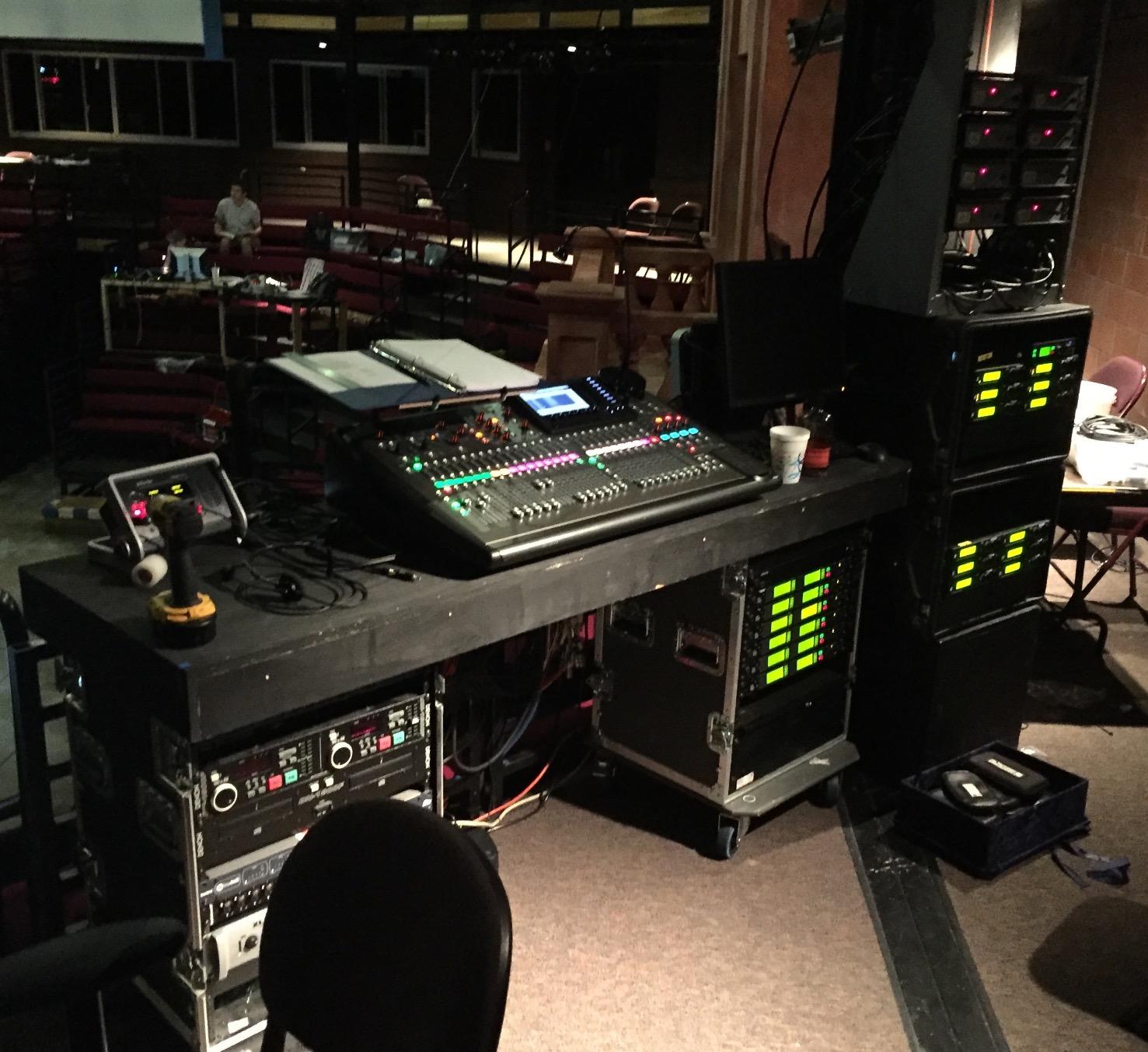 Behringer X32 40-Input 25-Bus Digital Mixing Console, Black (X32) customer photo 1