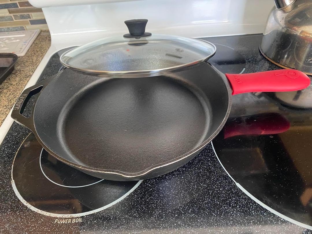 Lodge Seasoned Cast Iron Skillet 12 Inches - Quality Frying Pan for the Stove, Oven, Grill & Campfire - Includes Silicone Hot Handle Holder customer photo 2