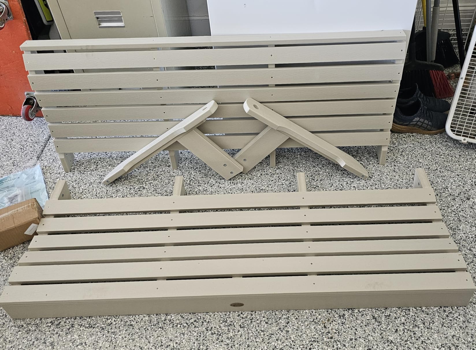 highwood Weatherly Porch Swing 5 Feet, Black customer photo 1