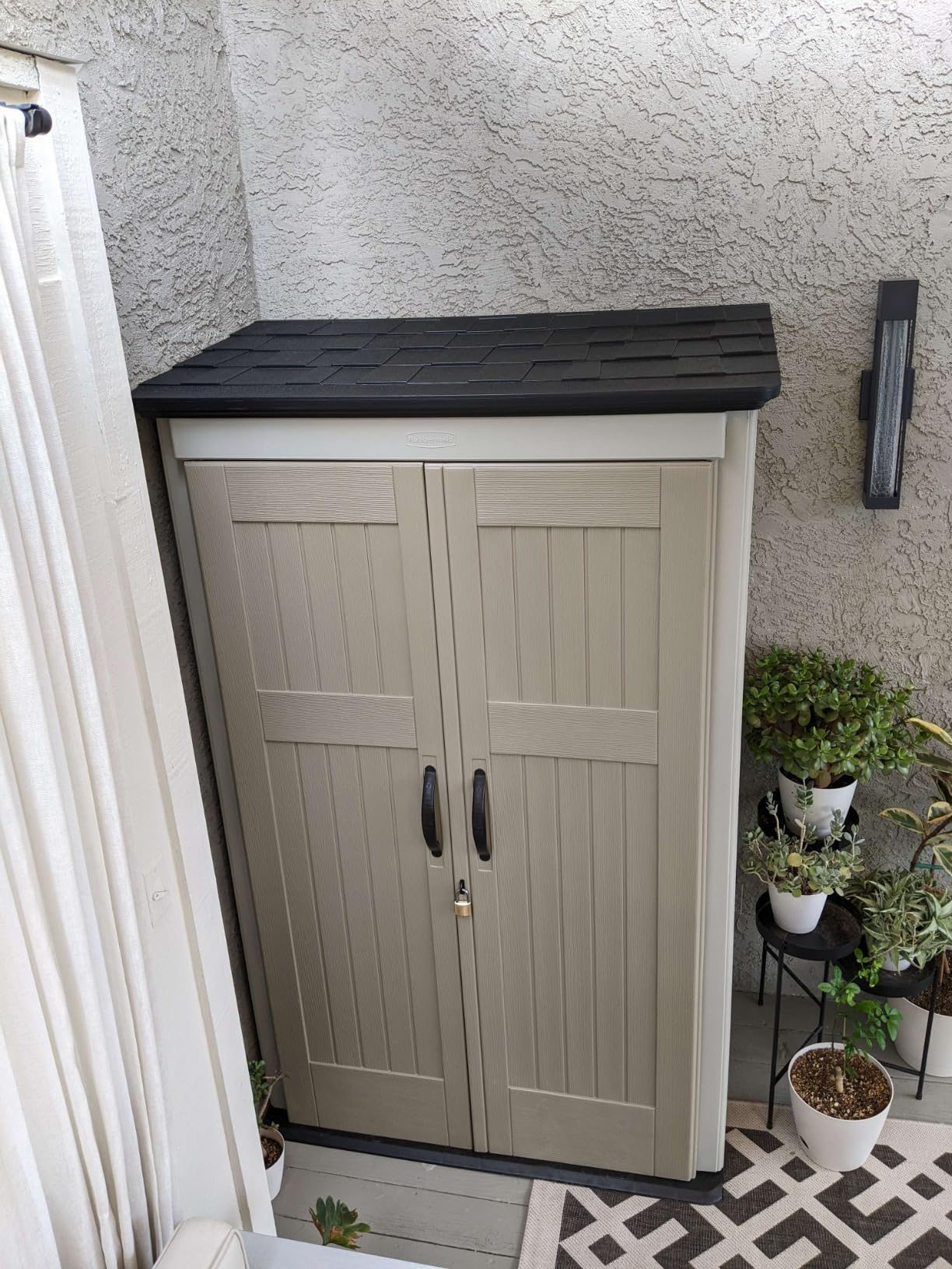 Rubbermaid Vertical Resin Outdoor Storage Shed With Floor (4 x 2.5 Ft) Weather Resistant Beige/Brown customer photo 1