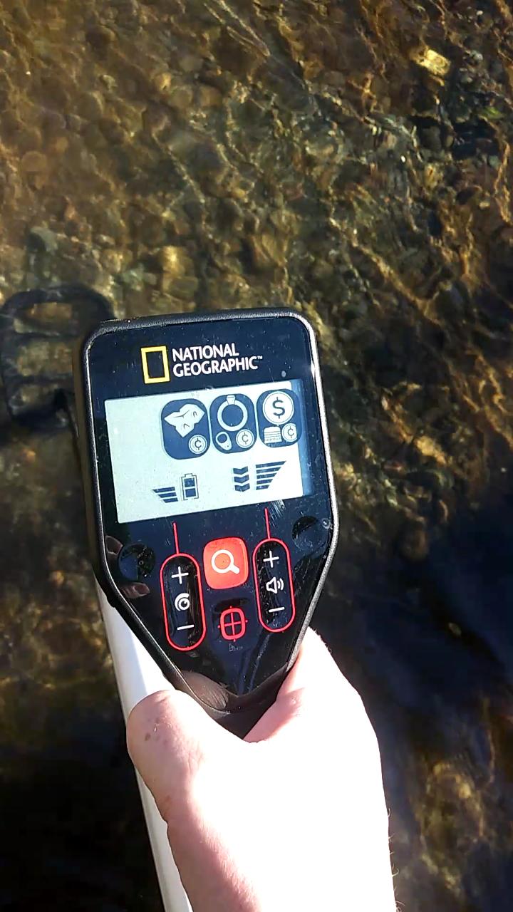 National Geographic PRO Series Metal Detector - Ultimate Treasure Hunter with Pinpointer, Large Waterproof 10