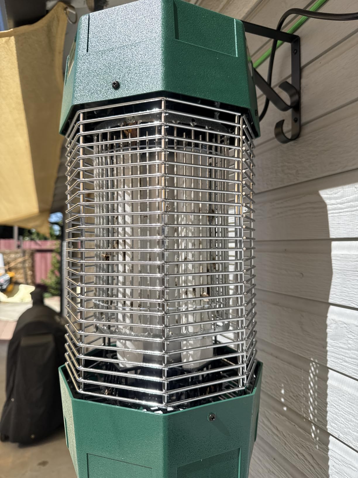 Flowtron Electric Bug Zapper 2 Acres Outdoor Insect Control with Dual Lure Method, 120W UV Light & Octenol Attractant for Fly & Mosquito, 5600V Kill Grid, Made in USA customer photo 1