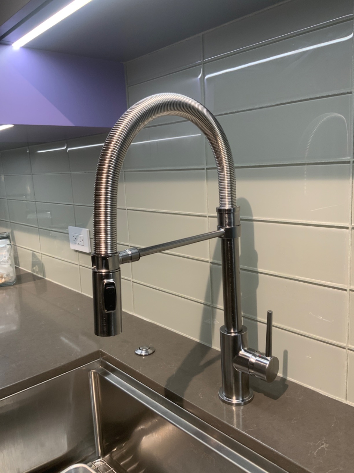 Delta Faucet Trinsic Pro Commercial Style Kitchen Faucet Chrome, Kitchen Faucets with Pull Down Sprayer, Kitchen Sink Faucet, Faucet for Kitchen Sink with Magnetic Docking, 9659-DST customer photo 1