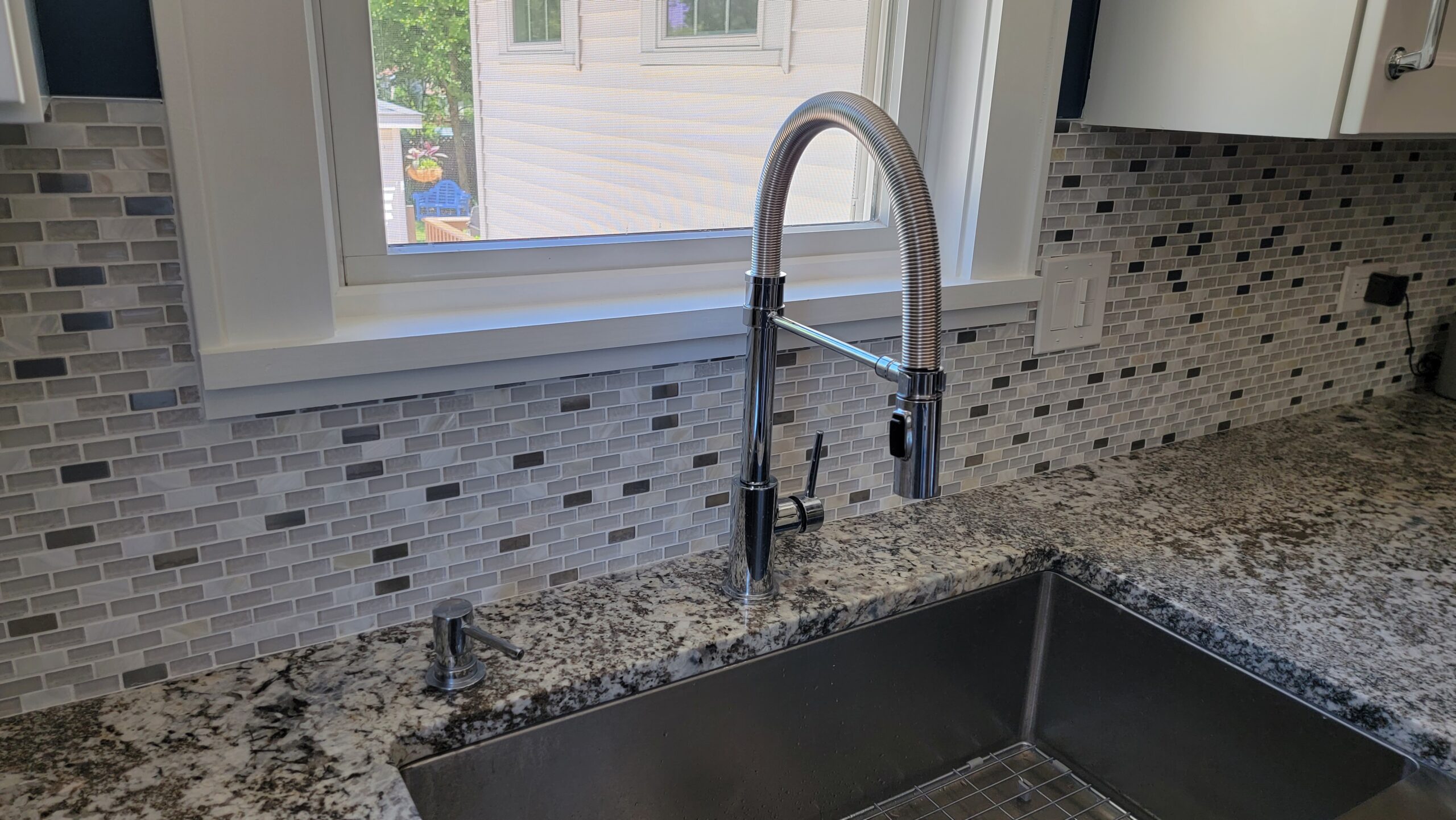 Delta Faucet Trinsic Pro Commercial Style Kitchen Faucet Chrome, Kitchen Faucets with Pull Down Sprayer, Kitchen Sink Faucet, Faucet for Kitchen Sink with Magnetic Docking, 9659-DST customer photo 2