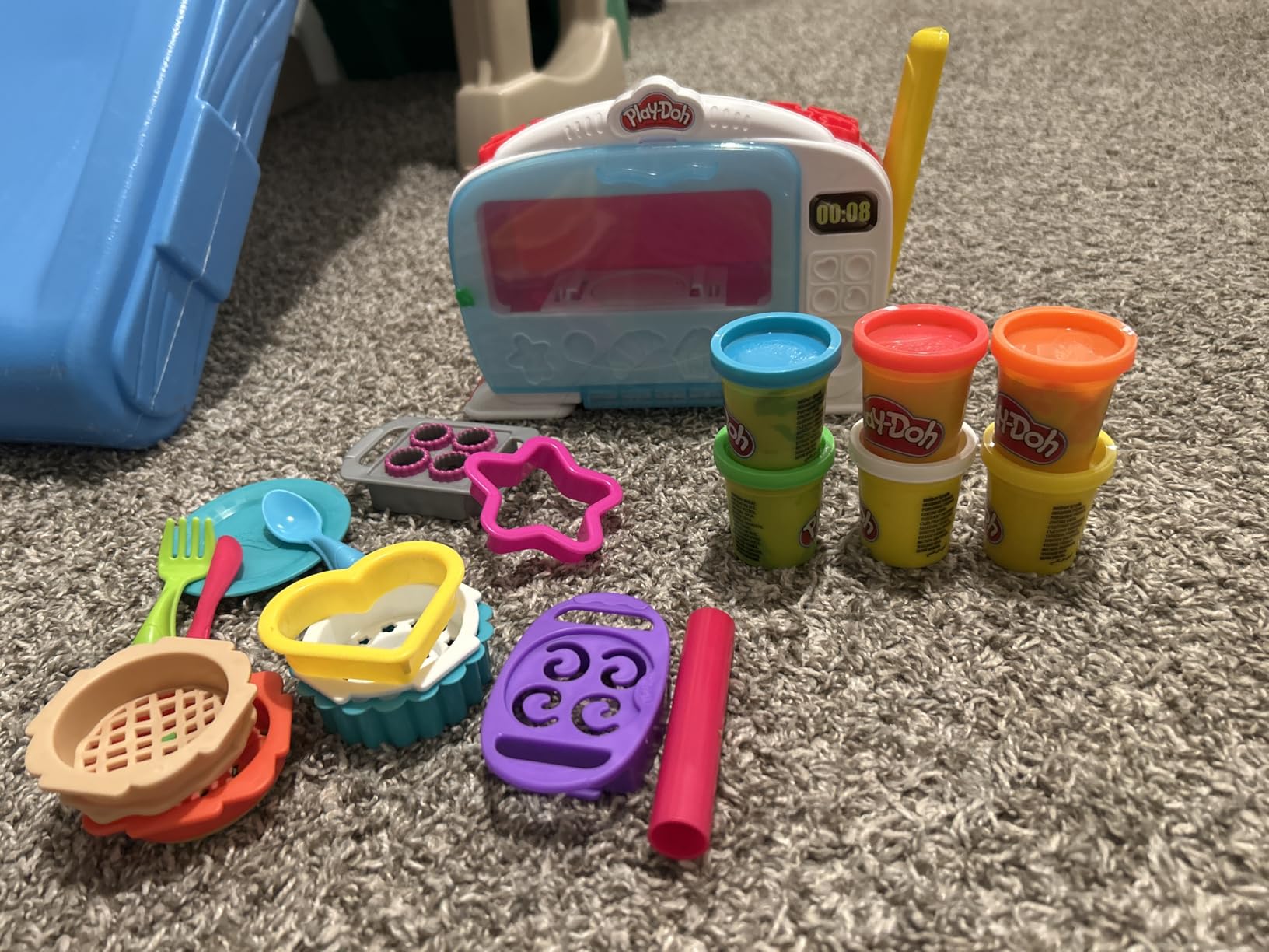 Play-Doh Kitchen Creations Magical Oven Play Food Set with Lights, Sounds, and 6 Colors customer photo 1