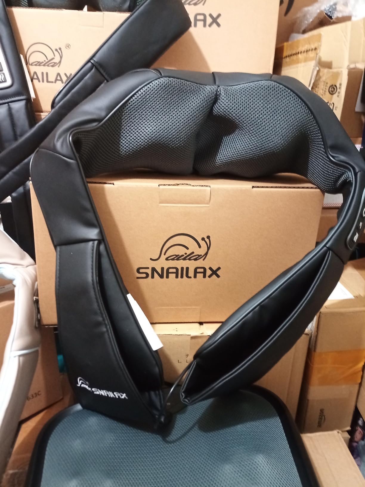 Snailax Shiatsu Neck and Shoulder Massager - Back Massager with Heat, Deep Kneading Electric Massage Pillow for Neck, Back, Shoulder, Foot, Body customer photo 2