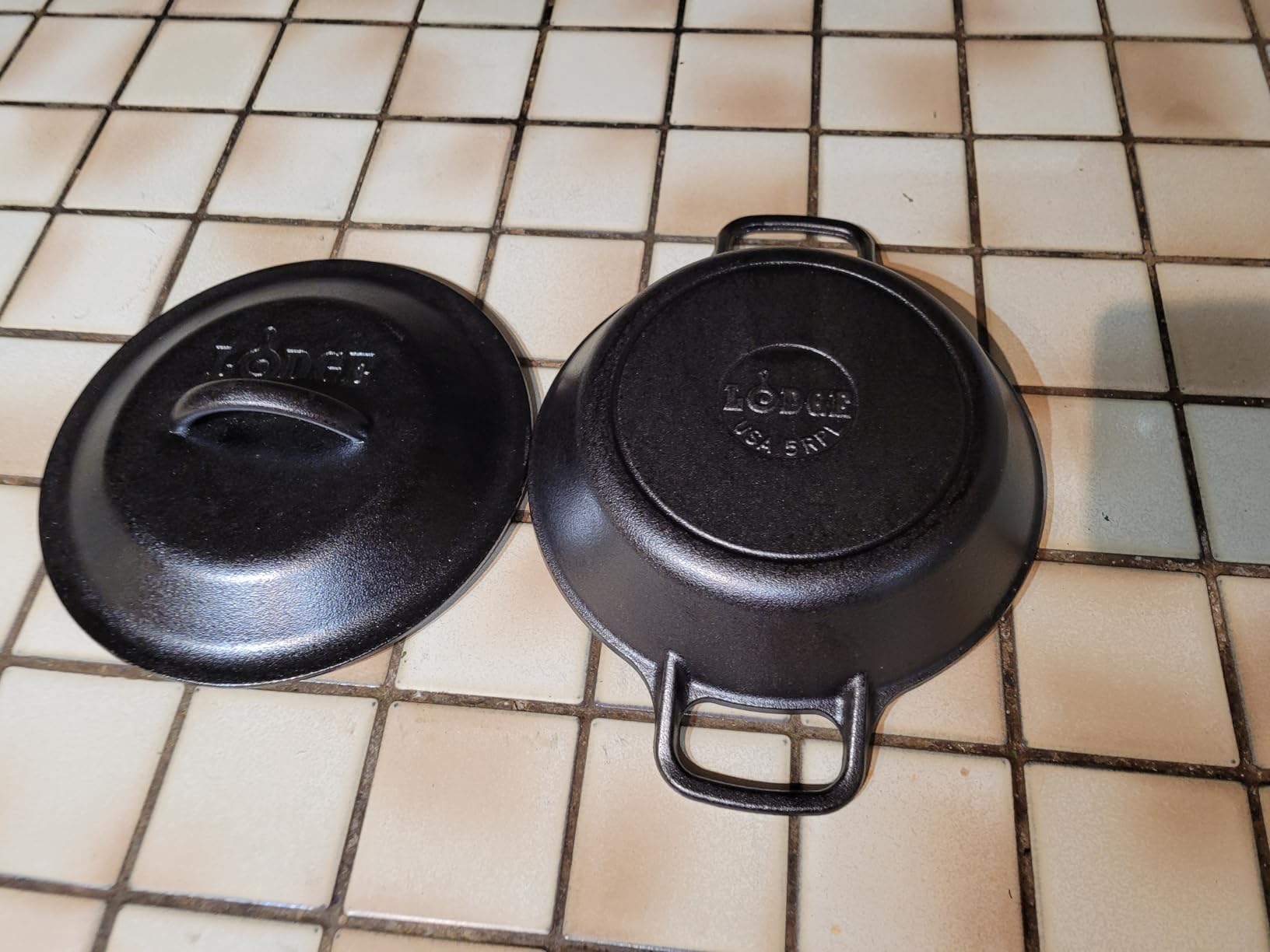 Lodge 10.25 Inch Pre-Seasoned Cast Iron Skillet - Dual Assist Handles - Use in the Oven, on the Stove, on the Grill, or Over a Campfire - Black customer photo 2