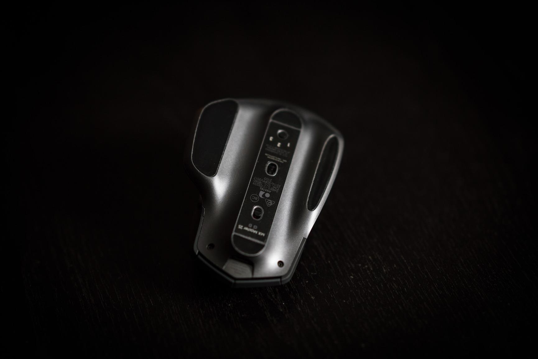 Logitech MX Master 2S Bluetooth Edition Wireless Mouse, Multi-Surface, Hyper-Fast Scrolling, Ergonomic, Rechargeable, Connects Up to 3 Mac/PC Computers,Color-Graphite customer photo 1