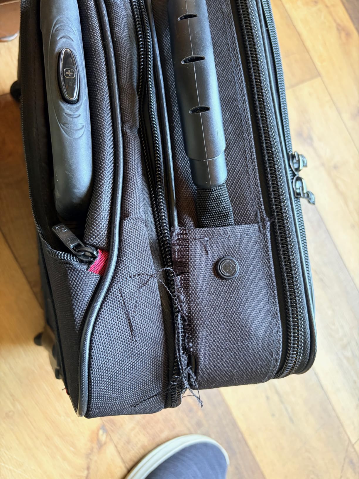 Wenger luggage Granada Pro 15.6-Inch Wheeled Laptop Briefcase, Black customer photo 2