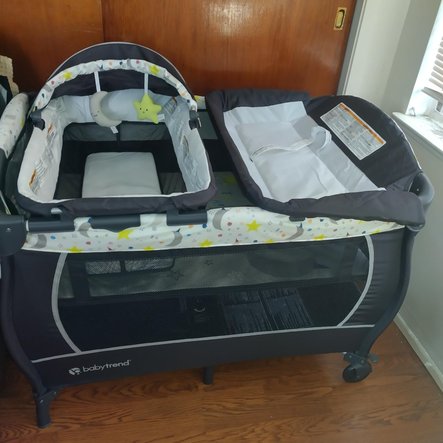 Baby Trend Lil' Snooze Deluxe II Nursery Center Playard - Daisy Dots customer photo 1