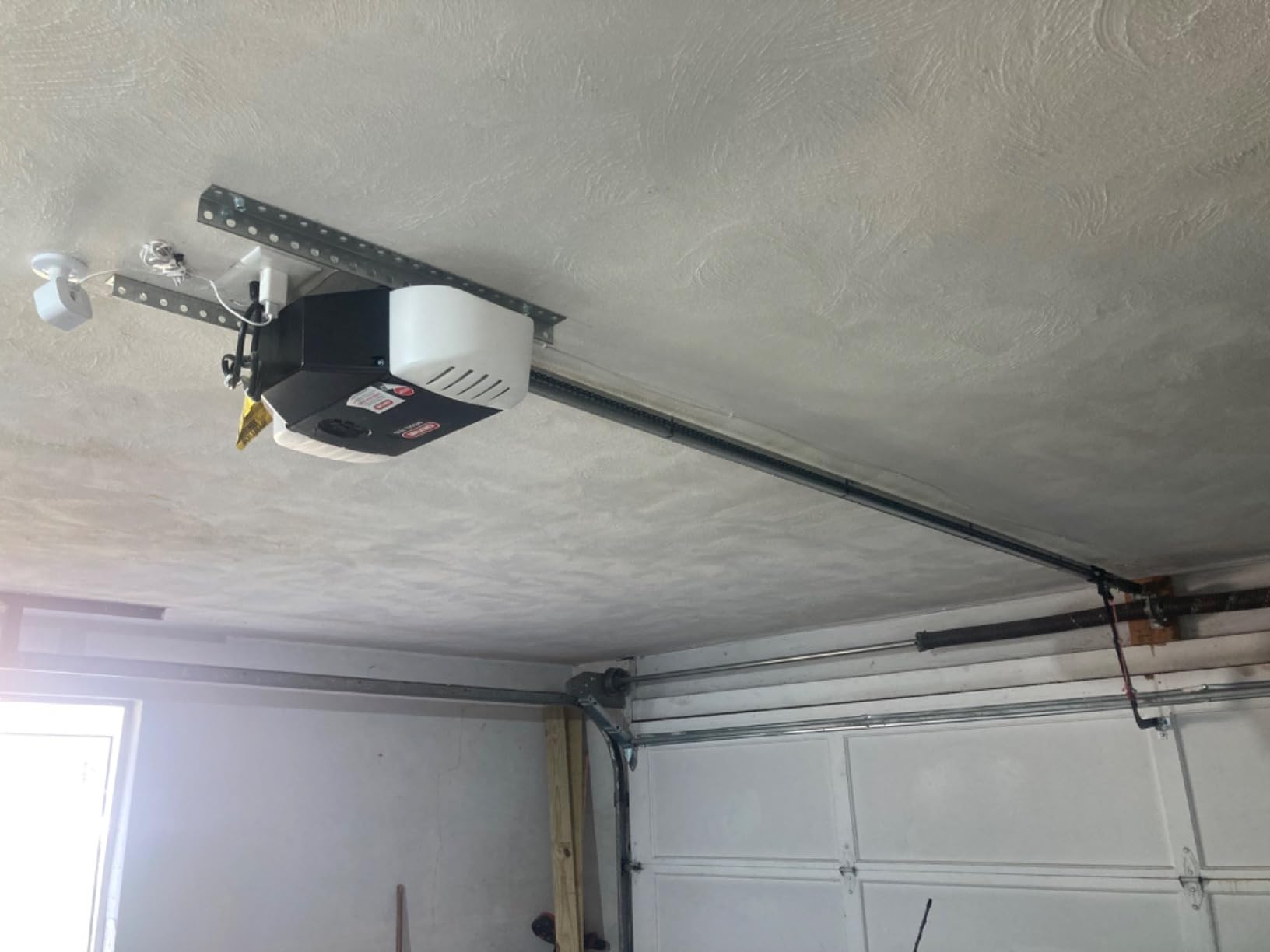 Genie Chain Drive 750 3/4 HPc Garage Door Opener w/Battery Backup - Heavy Duty - Wireless Keypad Included, Model 7035-TKV customer photo 2