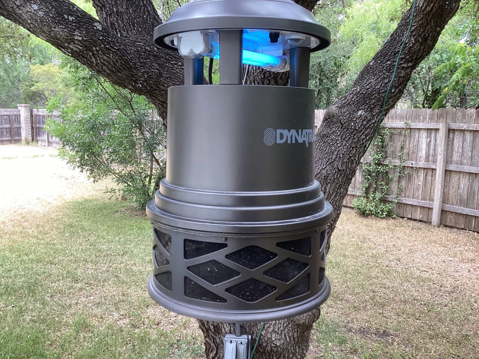 DynaTrap DT2000XLP-TUNSR Large Mosquito & Flying Insect Trap - Kills Mosquitoes, Flies, Wasps, Gnats, & Other Flying Insects - Protects up to 1 Acre customer photo 1
