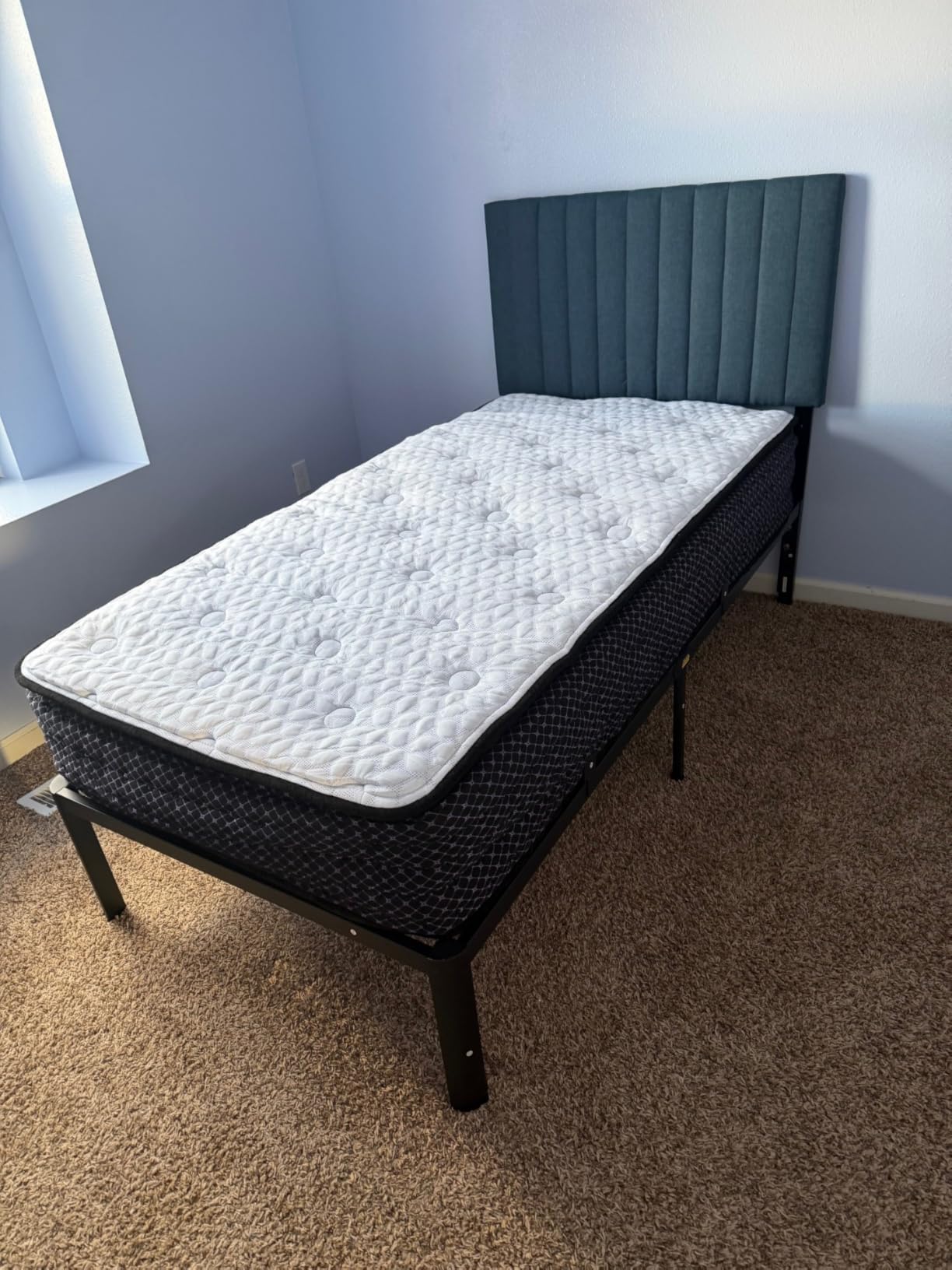 Signature Design by Ashley Queen Size Chime 10 Inch Medium Firm Hybrid Mattress with Cooling Gel Memory Foam for Pressure Relief, Fiberglass-Free, Mattress In A Box customer photo 1