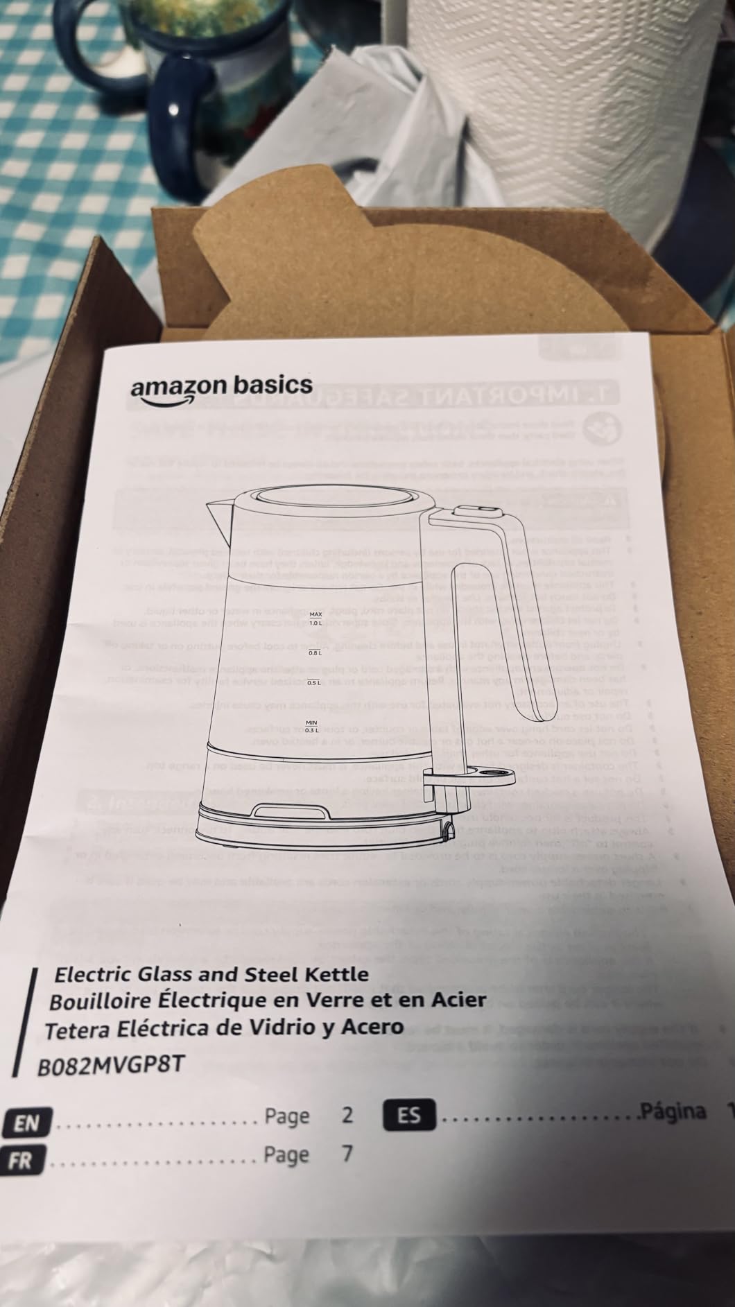 Amazon Basics Electric Kettle with Glass Carafe for Tea and Coffee, BPA-Free, Fast Boiling, Auto Shut-Off, Boil-Dry Protection, Water Level Indicator, 1.7 Liter, 1500W, Black and Silver customer photo 2