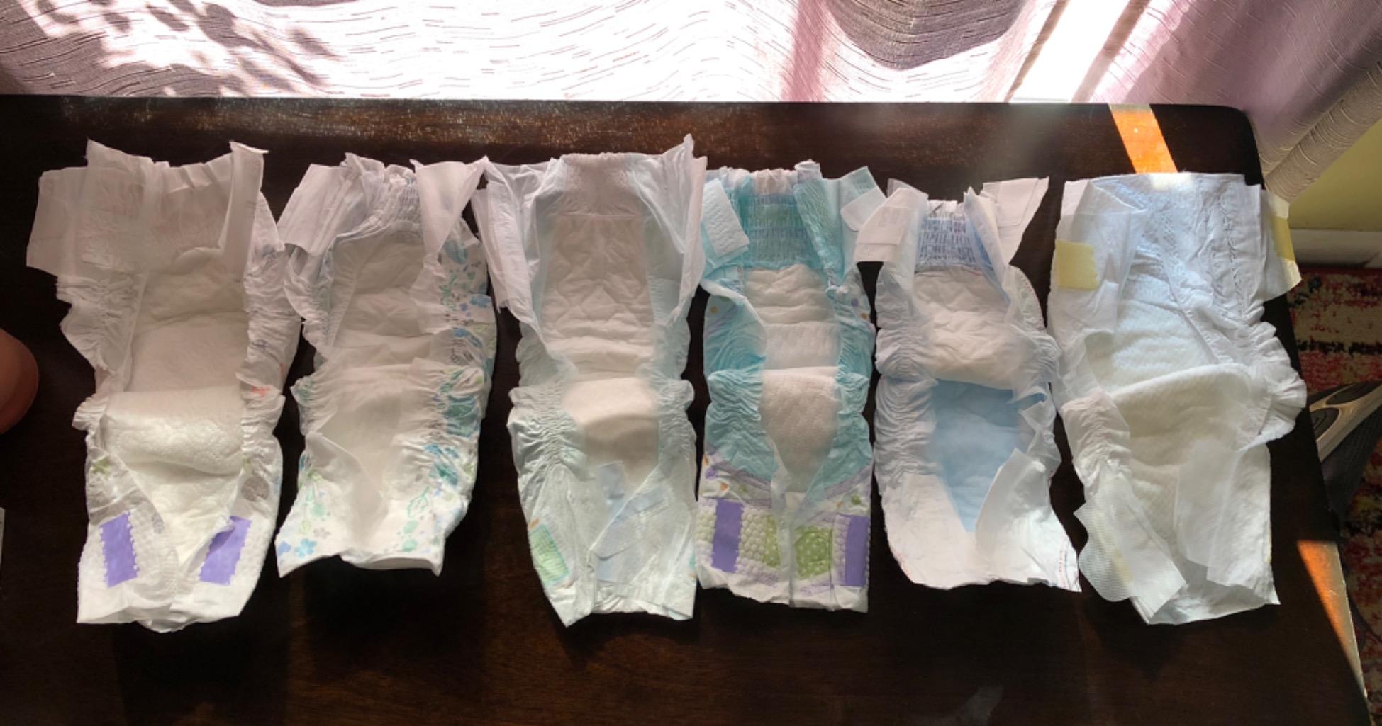Huggies Size 2 Diapers, Little Snugglers Baby Diapers, Size 2 (12-18 lbs), 84 Count, Packaging May Vary customer photo 1