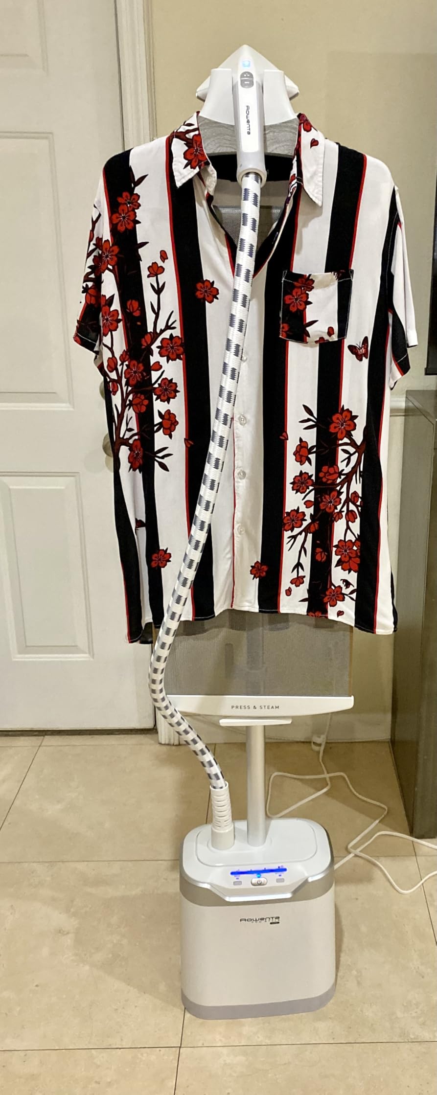Rowenta Professional Full Size Steamer for Clothes with Screen, 65 Inches, 1.3L Capacity, 1700W, Adjustable IS8440 customer photo 1