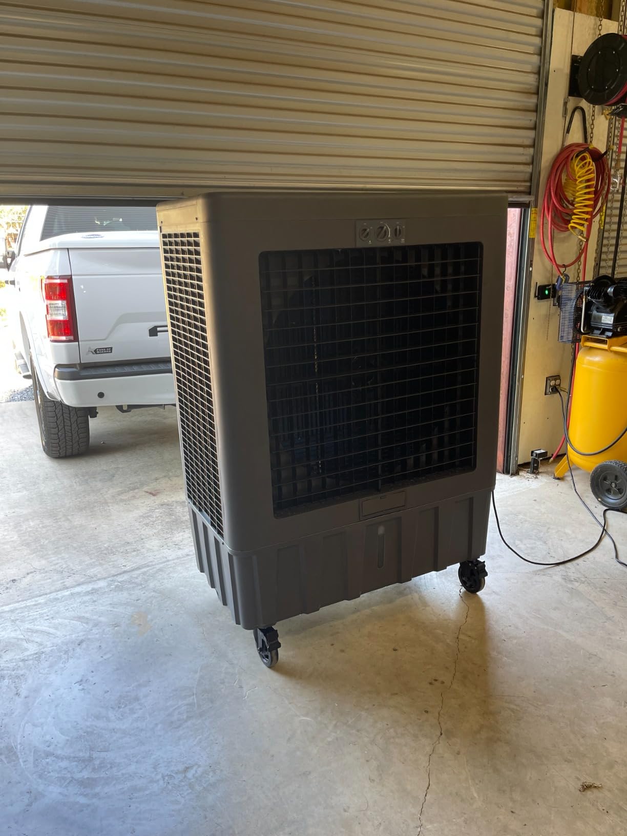 Hessaire MC92V Evaporative Cooler 11,000 CFM, Gray customer photo 1