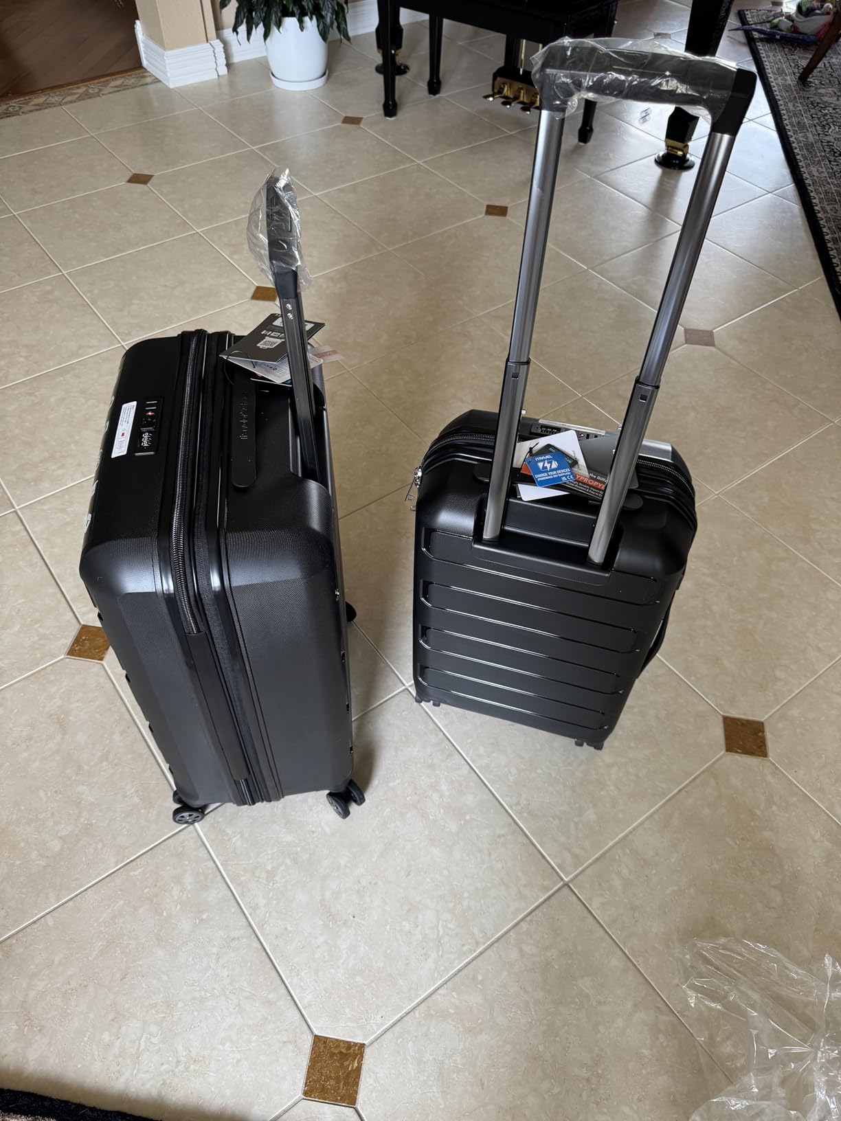 IT Luggage Pagosa Hardshell Expandable Luggage with Spinner Wheels, Black, 22-Inch Carry-on customer photo 1