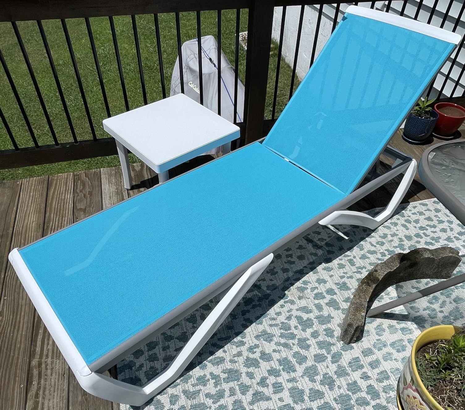 Kozyard Outdoor Chaise Lounge Chair, Fully Flat Adjustable Patio Lounger with Aluminum Frame & Resin Legs, Textilene Fabric for Poolside, Backyard & Beach (Gray) customer photo 2