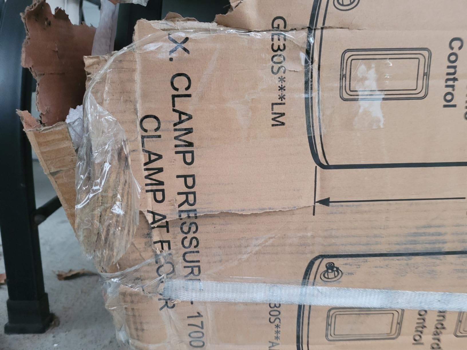 GE Appliances 30 Gallon Electric Water Heater with Adjustable Thermostat, Short, 240 Volt customer photo 1