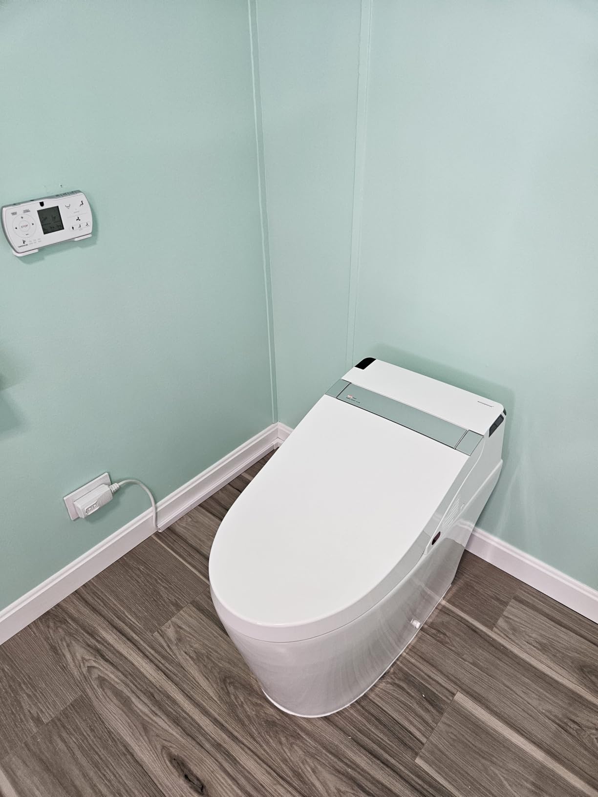 WOODBRIDGE B0960S Auto Flush, Auto Open & Auto Close, 1.28 GPF Single Flush Toilet with Intelligent Smart Seat and Wireless Remote Control, Chair Height customer photo 2