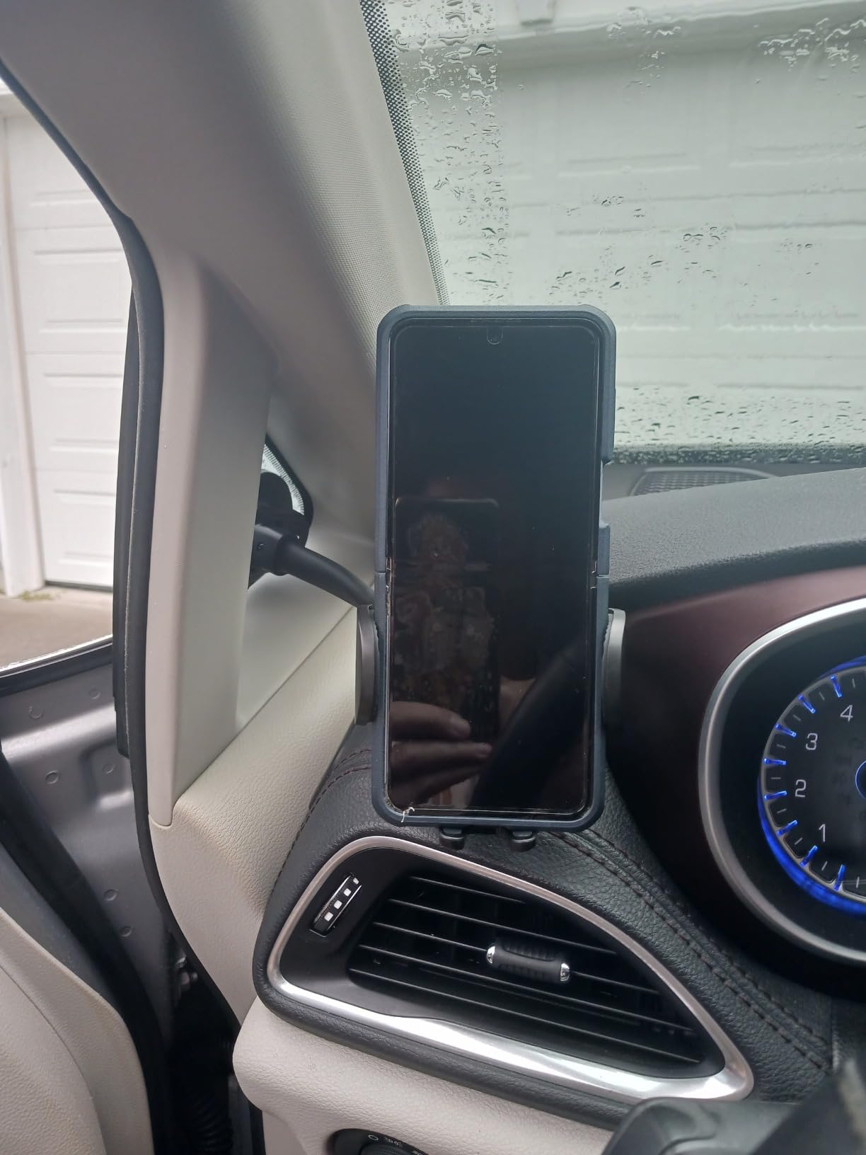 APPS2Car Gooseneck Car Phone Holder Heavy Duty Dashboard Windshield Phone Mount, Flexible Long Arm, Anti-Shake Stabilizer, Solid Suction Cup Phone Mount for All Cell Phones - Carbon Fiber Pattern customer photo 2