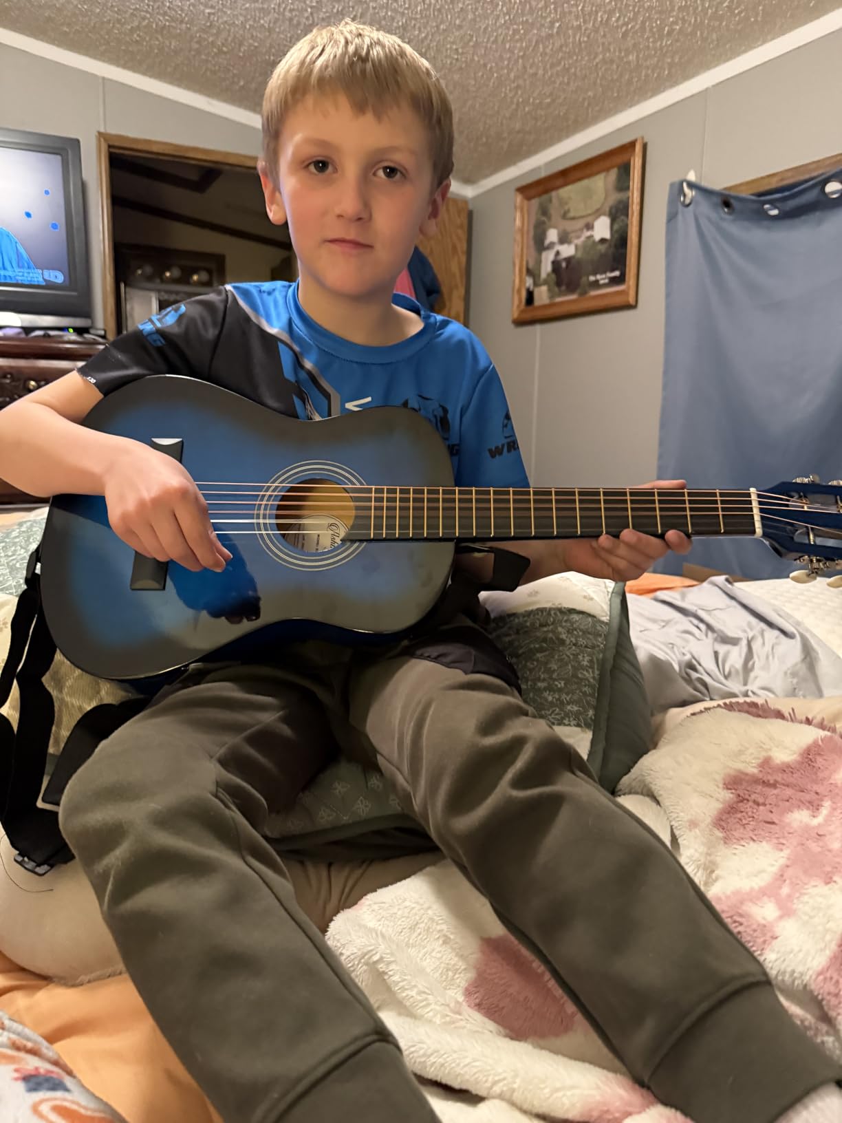 Ashthorpe 38-inch Beginner Acoustic Guitar Starter Kit with Gig Bag, Strings, Strap, Picks, and Lessons customer photo 2