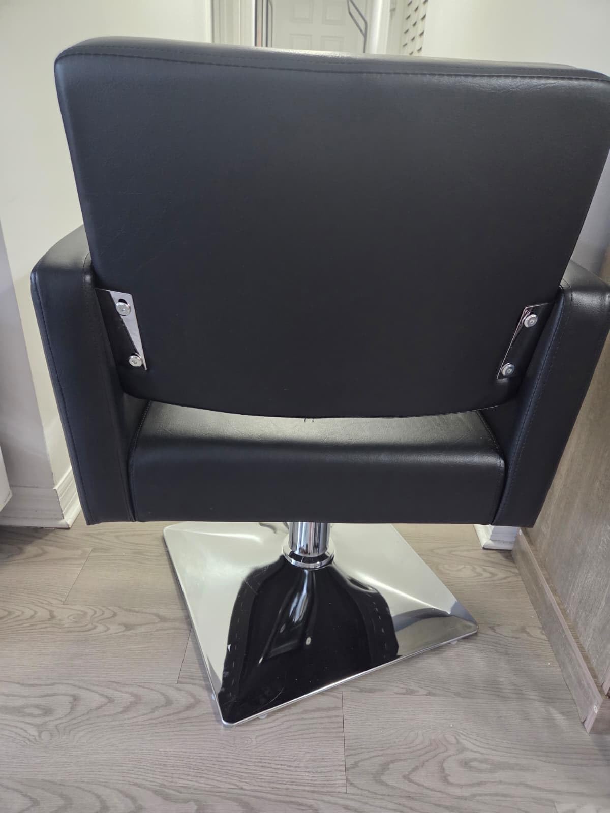 Artist hand Salon Chair for Hair Stylist with Heavy Duty Hydraulic Pump, 360 Degrees Rolling Swivel Spa Beauty Equipment for Hair Stylist Women Man, Max Load Weight 330 Lbs customer photo 2
