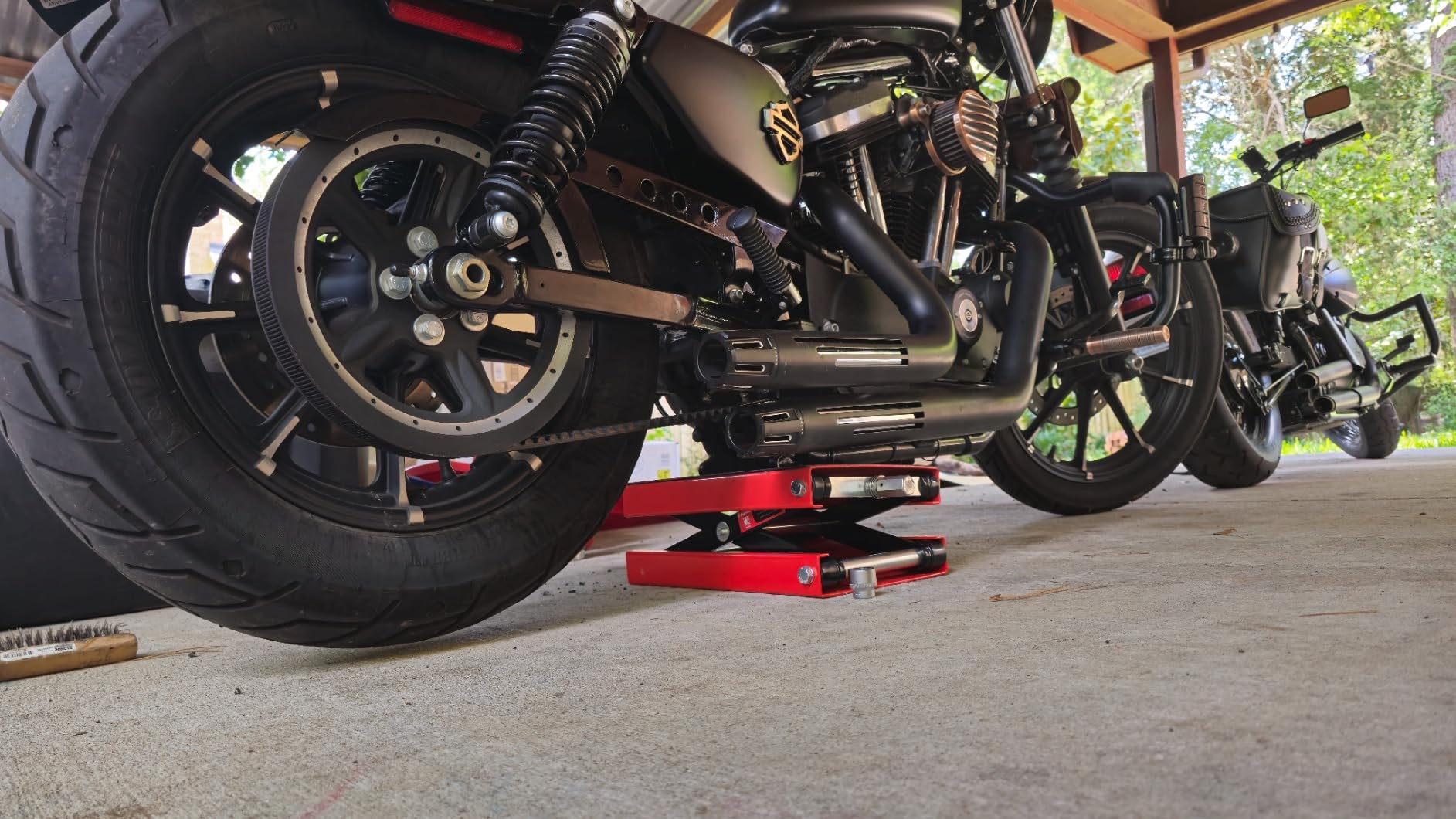 Motorcycle Lift Scissor Jack, 1200 LB Capacity Wide Deck Hoist Stand Maintenance Bikes ATVs Garage Repair Center Stand Lift Jack, Red customer photo 1