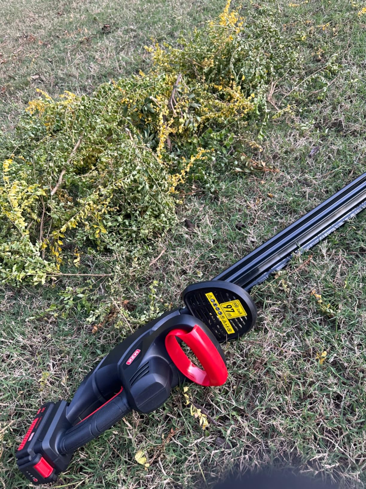 MZK 22'' Cordless Hedge Trimmer, 20V Bush Trimmer, Handheld Hedge Cutter, Grass Shrub Trimmer, Lightweight & Compact Trimmer(Battery & Charger Included) customer photo 2