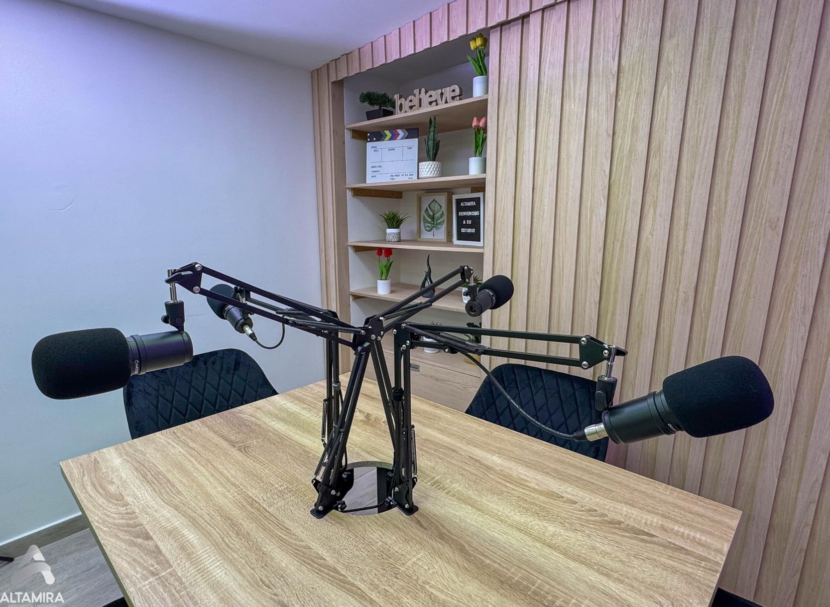 Zoom ZDM-1 Dynamic Microphone for Podcasts, Voice-Overs, Vocals, and More customer photo 1
