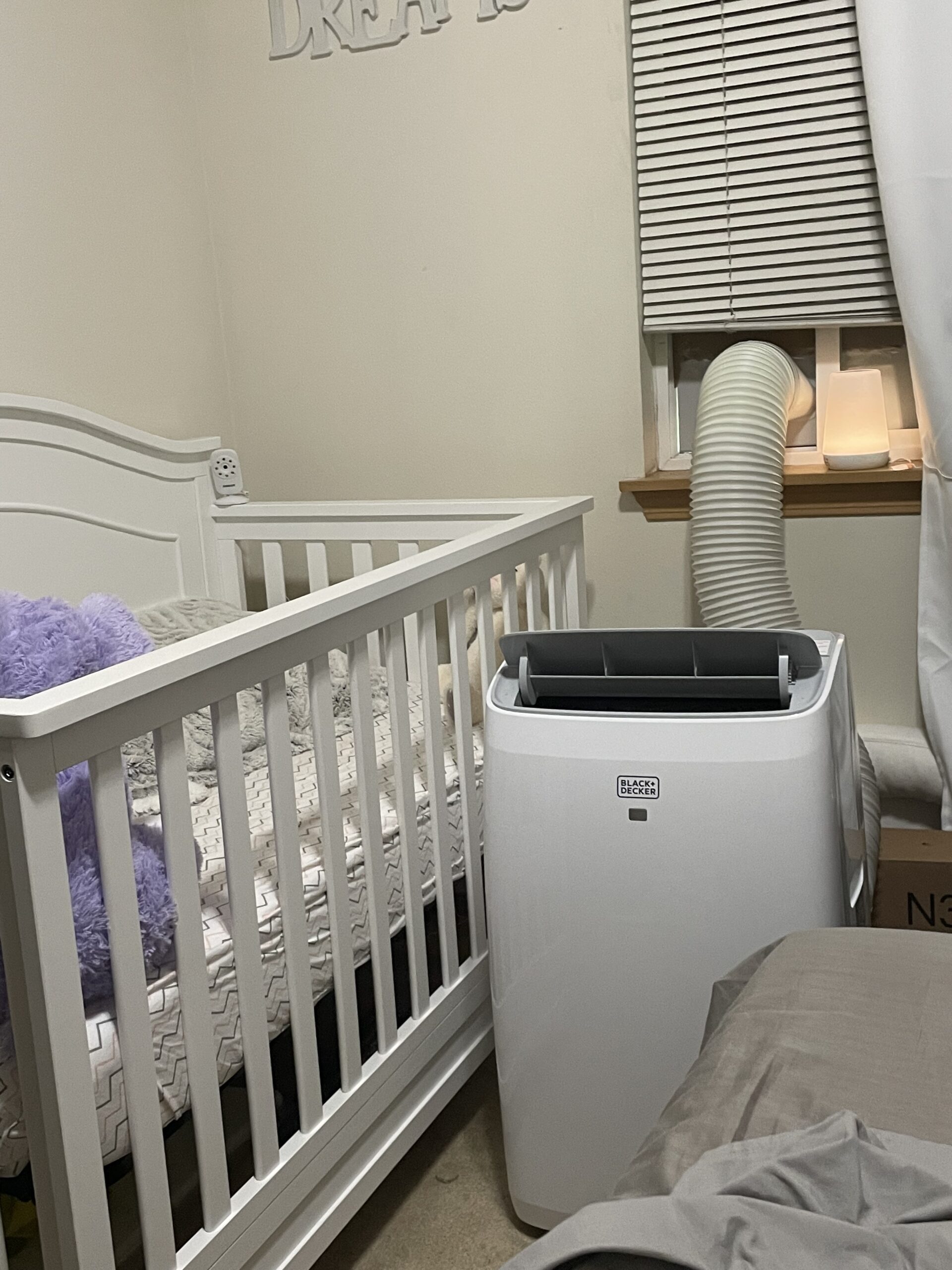 BLACK+DECKER Portable Air Conditioner, 14,000 BTU for Rooms Up To 700 Sq. Ft., Portable AC with Follow Me Remote Control & Window Kit, BPT10WTB customer photo 1