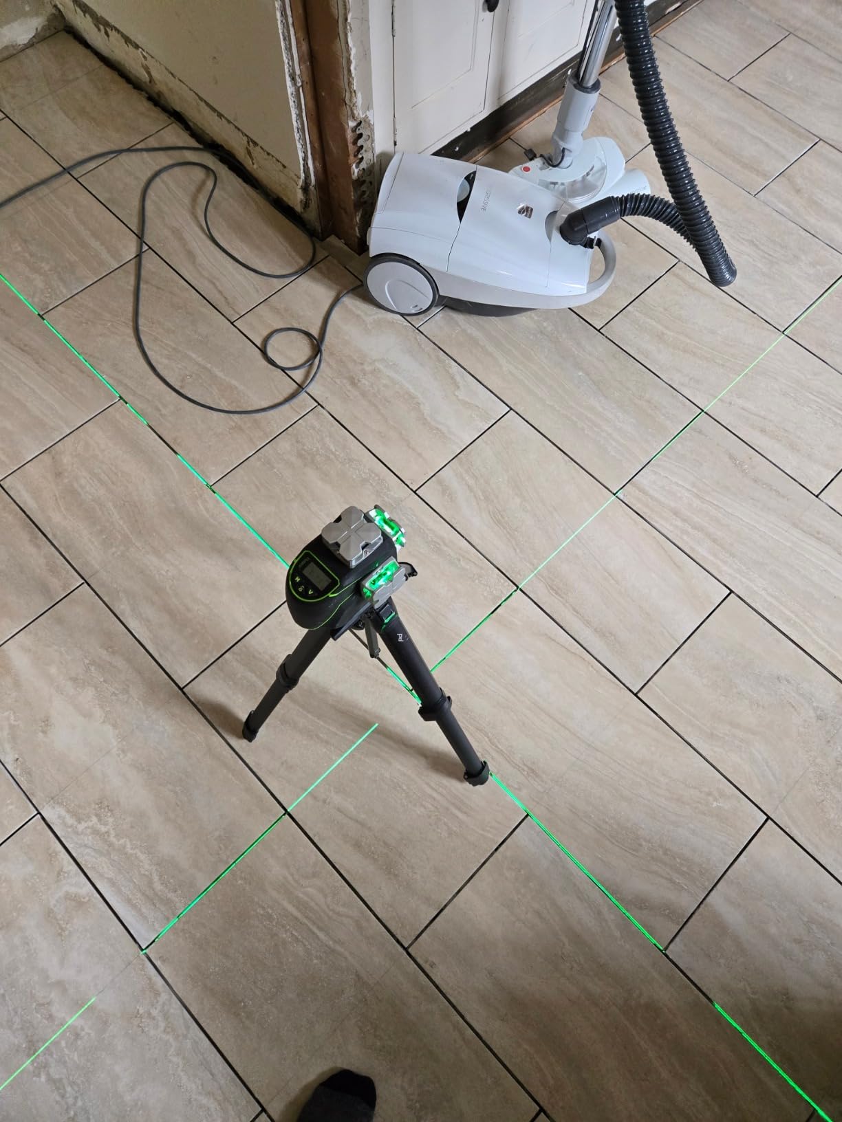 Huepar Laser Level 360 Self Leveling, 4x360 Green 4D Cross Line Laser with LCD Screen, Bluetooth Outdoor Pulse Mode Laser Tool for Construction - Remote Control, Rechargeable or 4 AA Batteries - S04CG customer photo 1