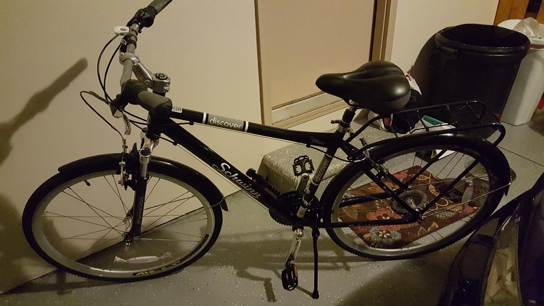 Schwinn Discover Hybrid Bike, 700c Mens and Womens Bike, Hybrid Bicycle, Aluminum Frame customer photo 1