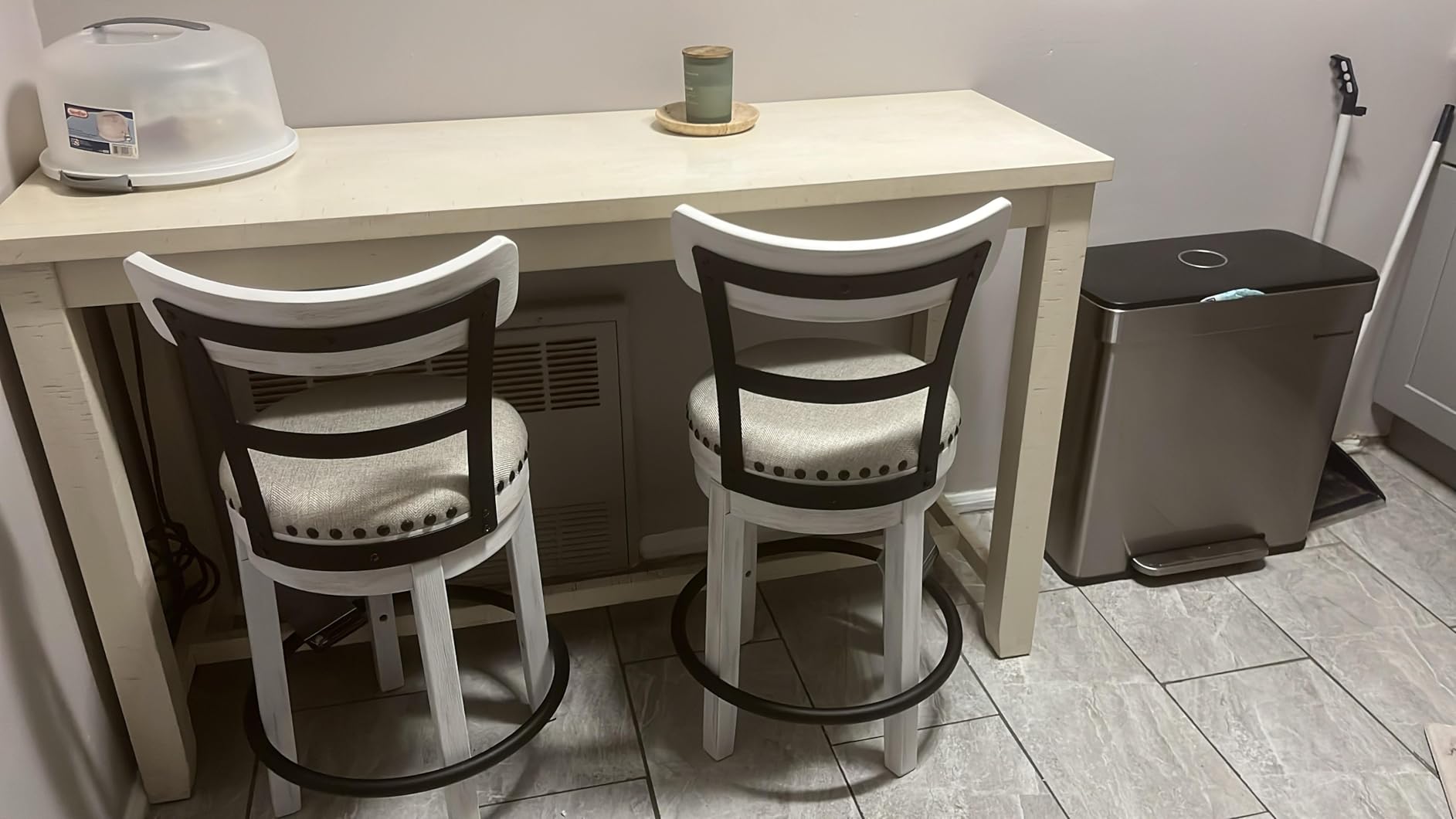 Signature Design by Ashley Caitbrook | Farmhouse Swivel 24